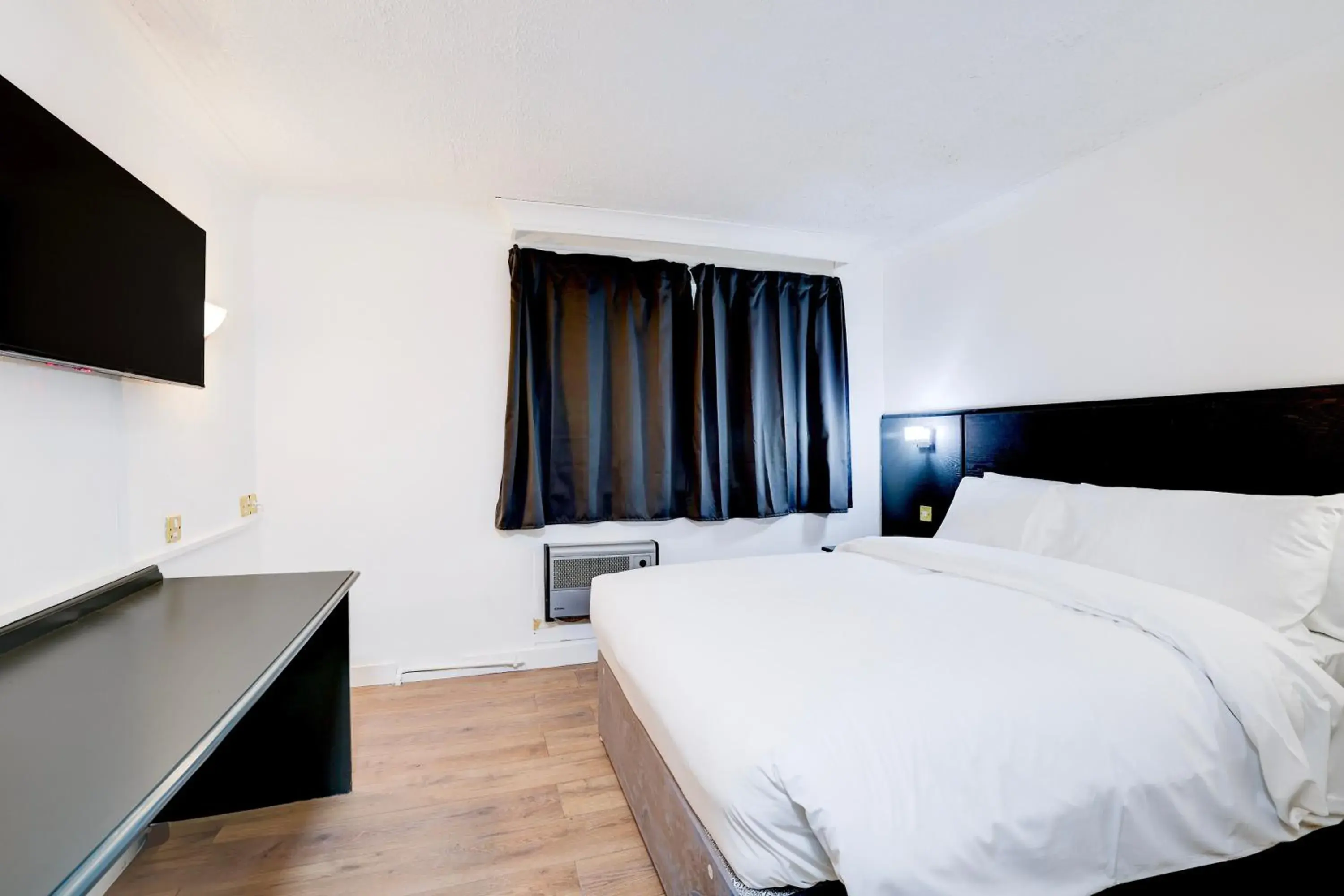 Bedroom, Bed in The Rivenhall Hotel in Witham, Chelmsford Bedroom, Bed in The Rivenhall Hotel in Witham, Chelmsford