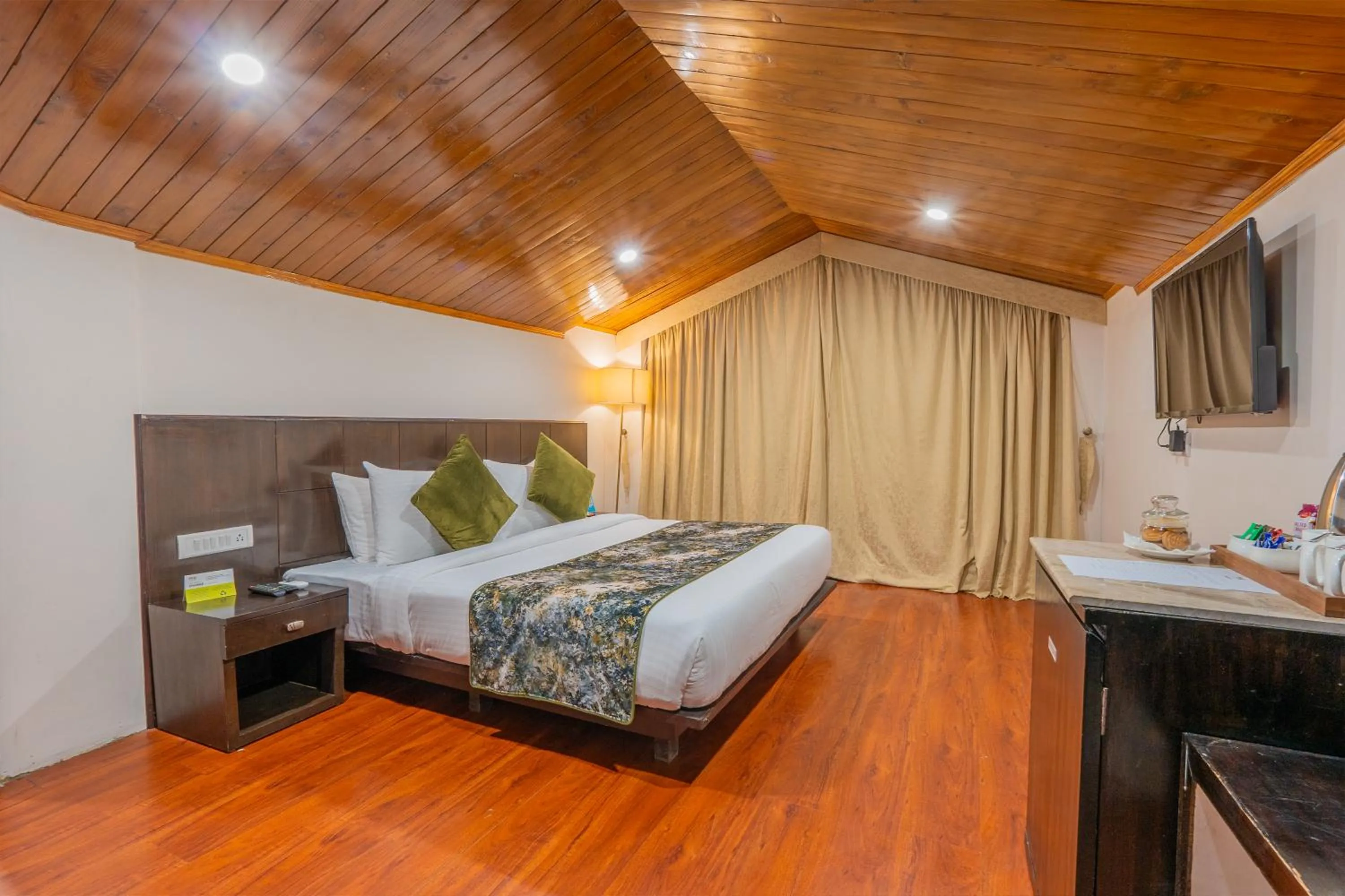 TV and multimedia, Bed in Woodrock Luxury Boutique Hotel