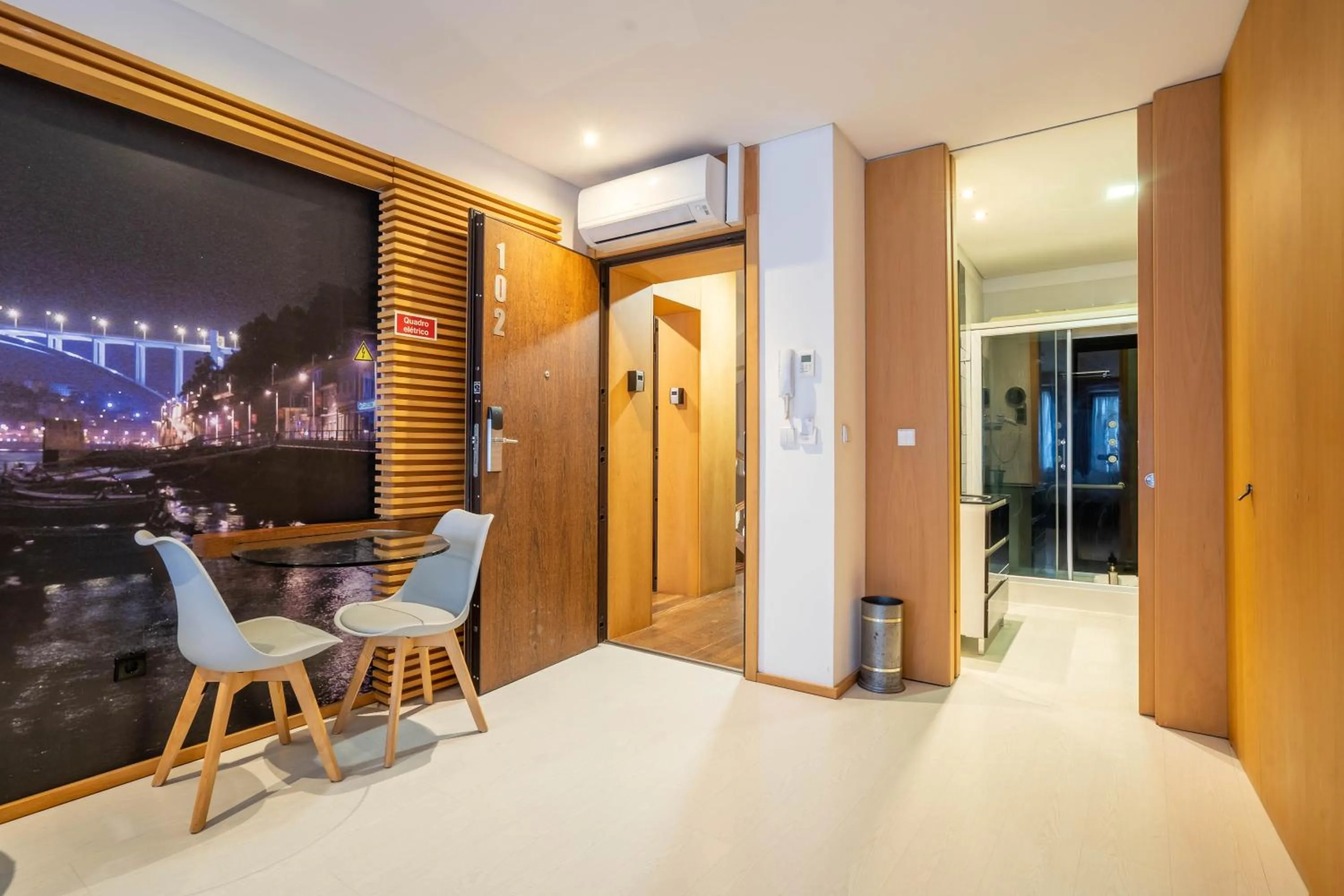 TV/Entertainment Center in Reis de Gaia