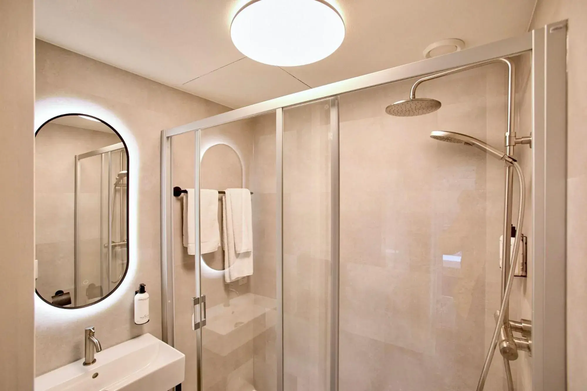 Bathroom in Hotel Parkzicht Eindhoven Bathroom in Hotel Parkzicht Eindhoven