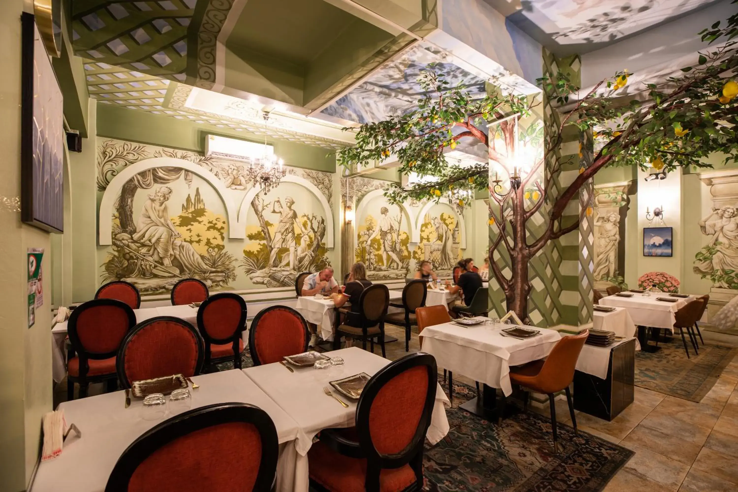 Restaurant/places to eat in Tuna Boutique Hotel Patong Restaurant/places to eat in Tuna Boutique Hotel Patong