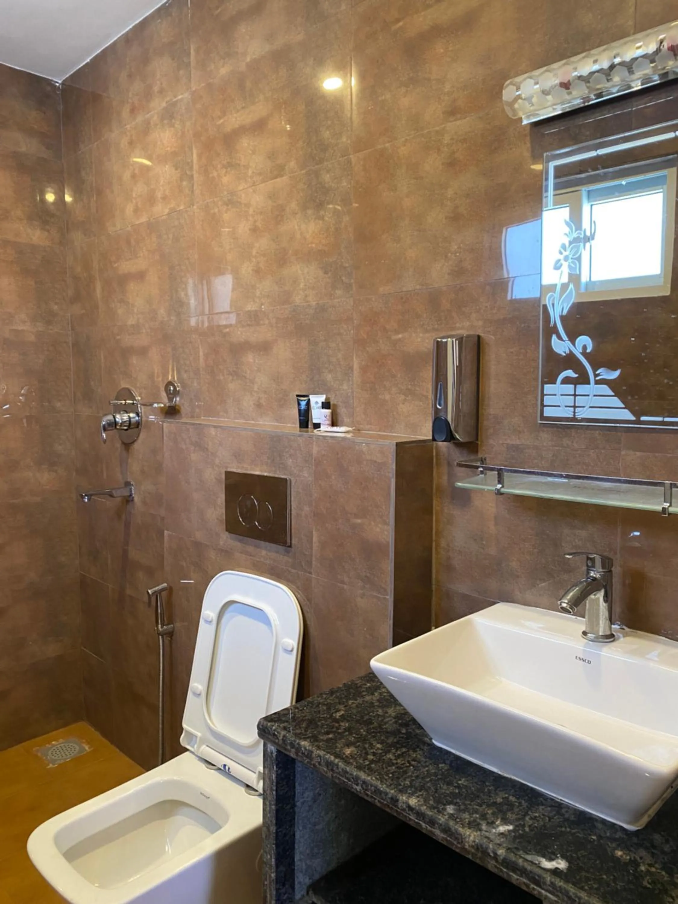 Shower in Samiyog Tourist Resort