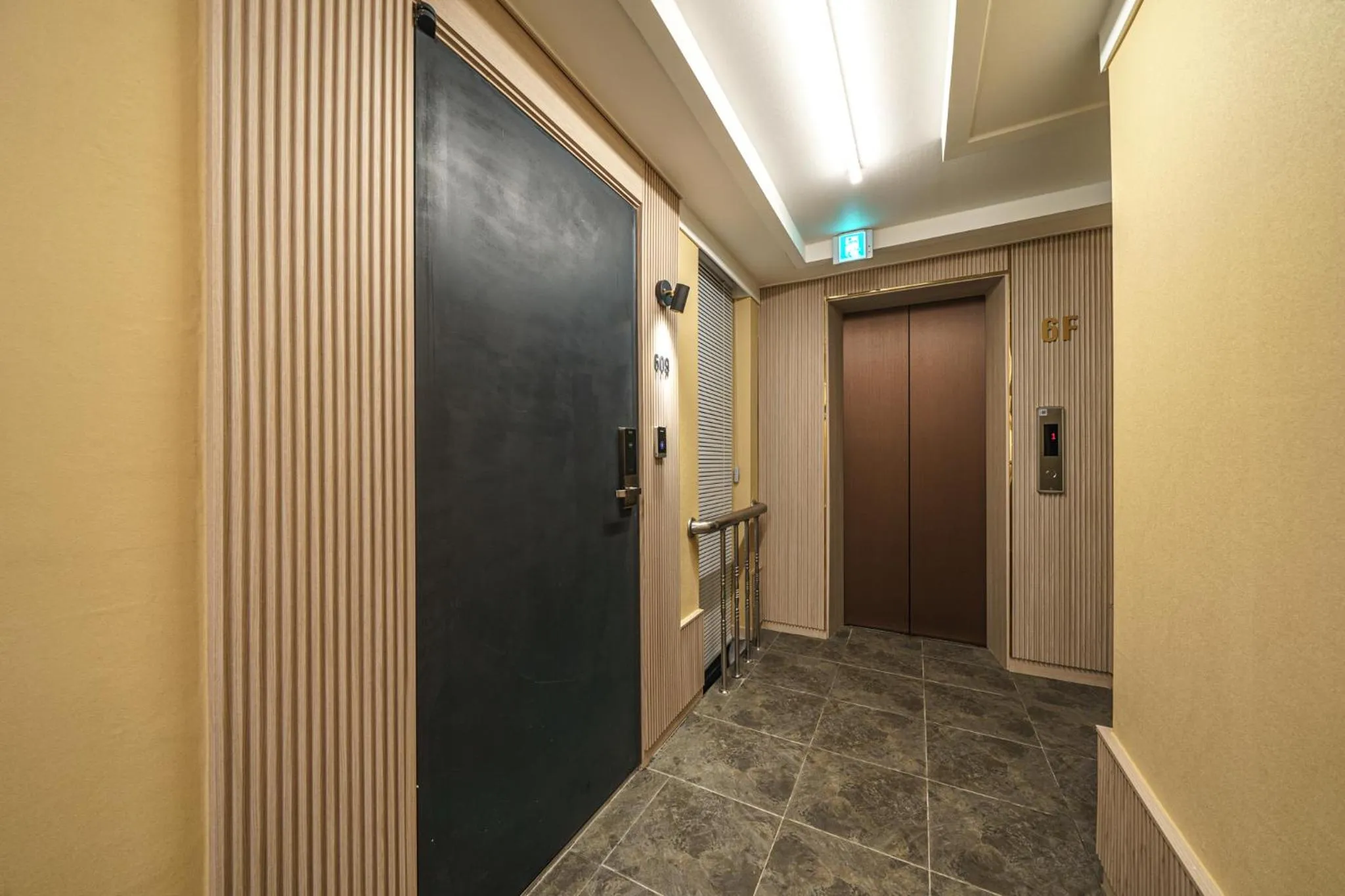elevator in No 25 Hotel Dongam Branch