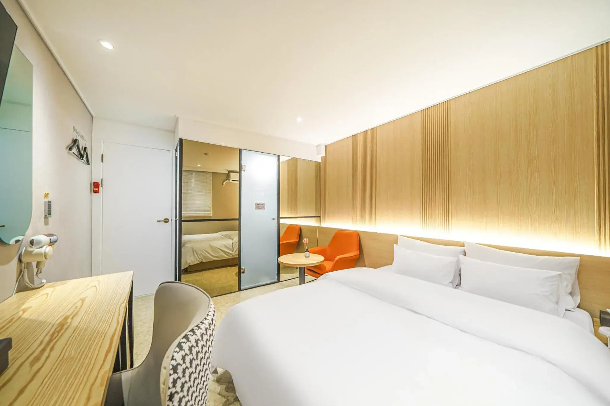 Deluxe Double Room with Bath in No 25 Hotel Dongam Branch Deluxe Double Room with Bath in No 25 Hotel Dongam Branch
