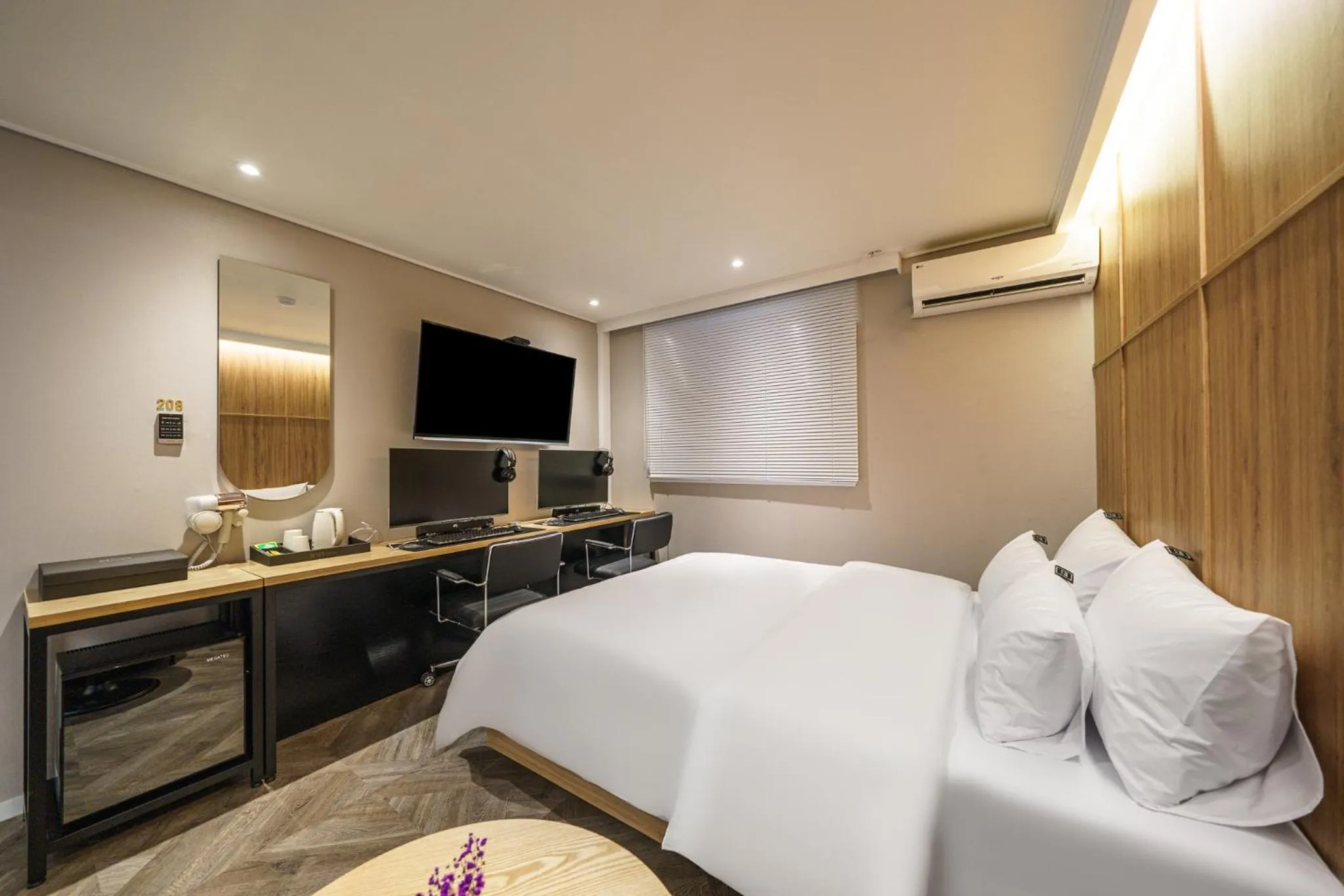 Bedroom, Bed in No 25 Hotel Dongam Branch