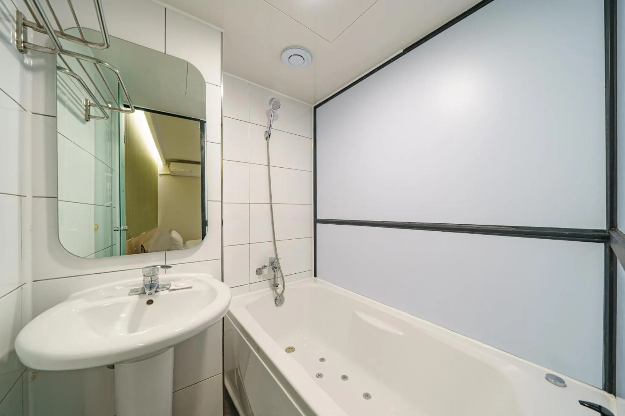 Bath in No 25 Hotel Dongam Branch