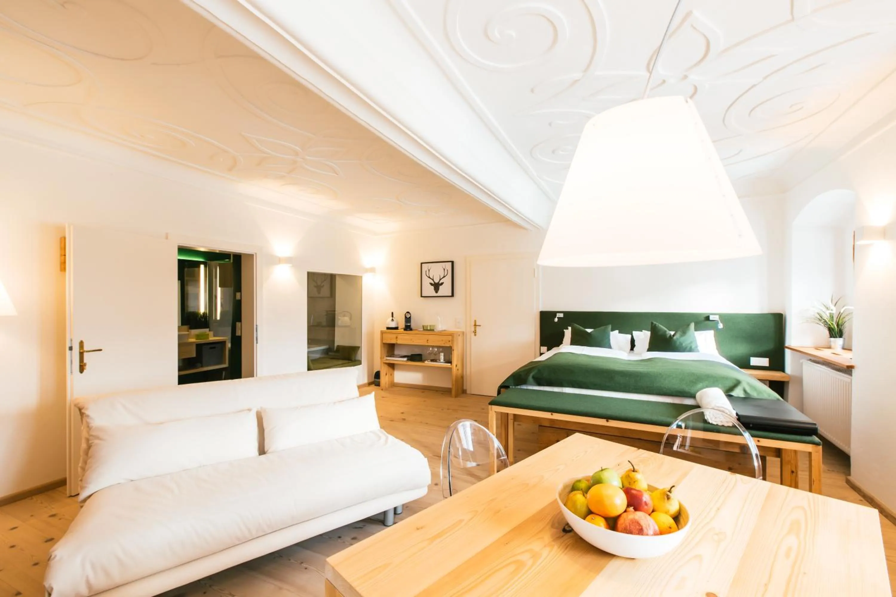 Living room, Bed in Hallstatt Hideaway - Adults only