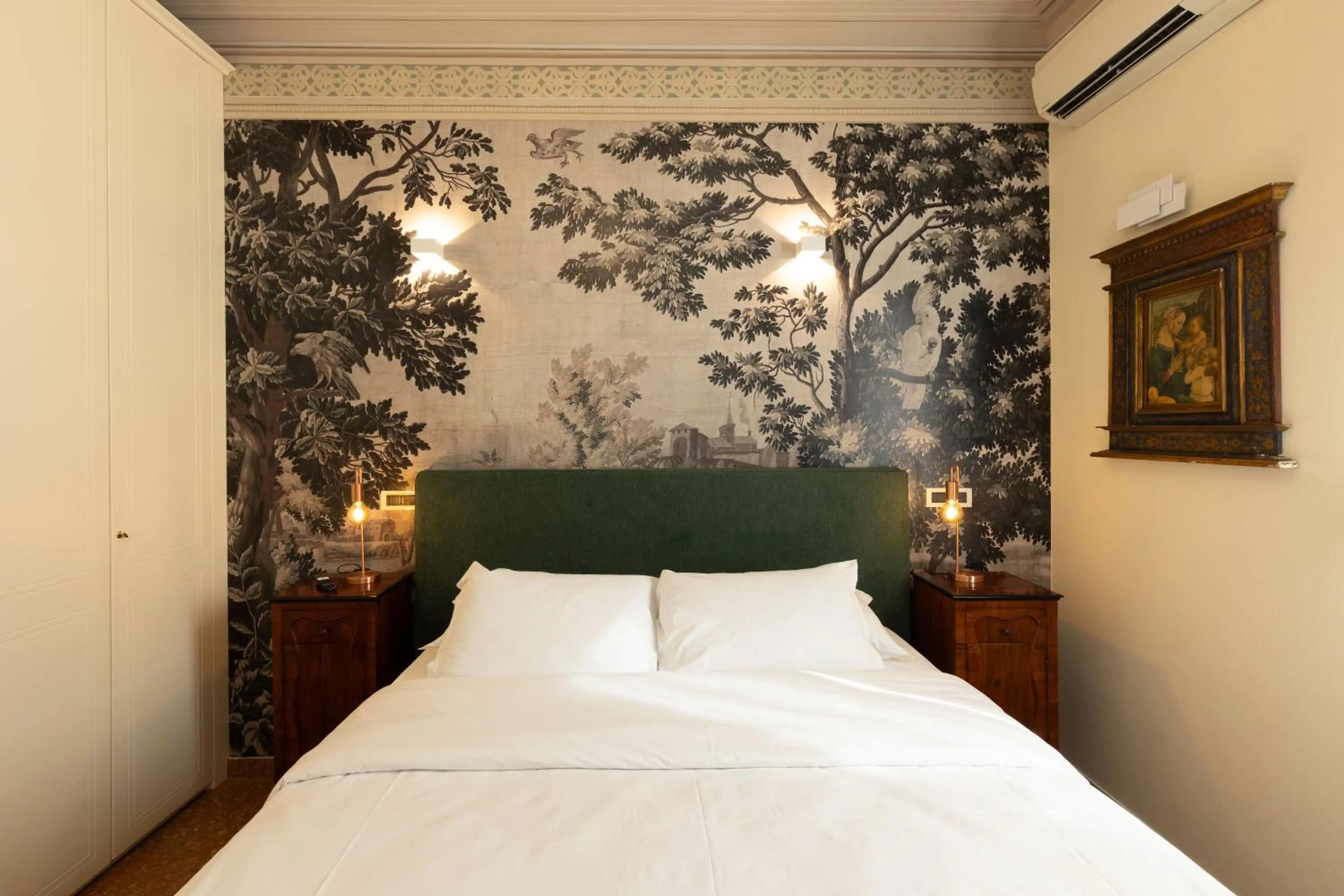 Bed in BolognaRoomscom - Villa Bottrigari