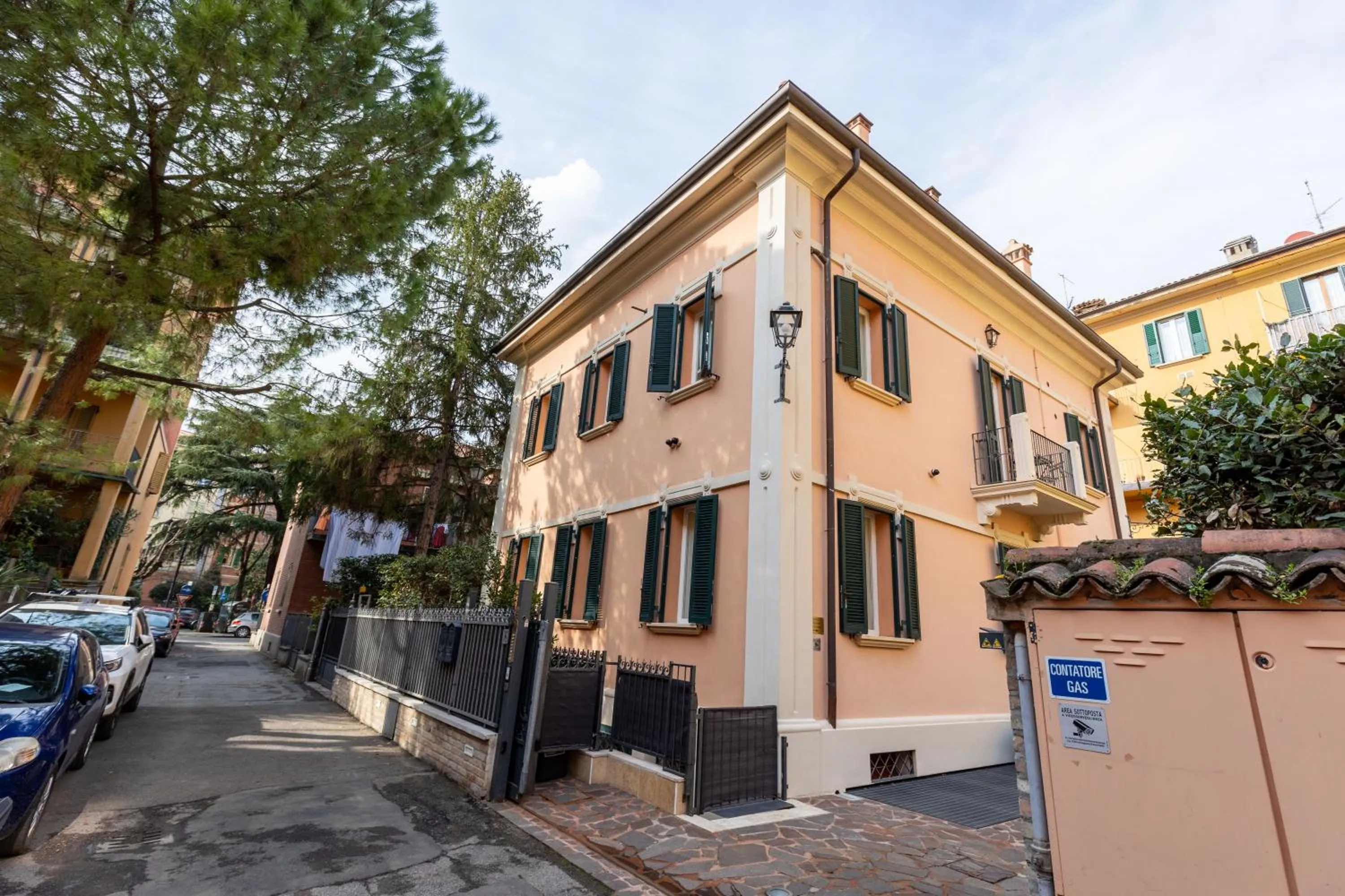 Property building in BolognaRoomscom - Villa Bottrigari