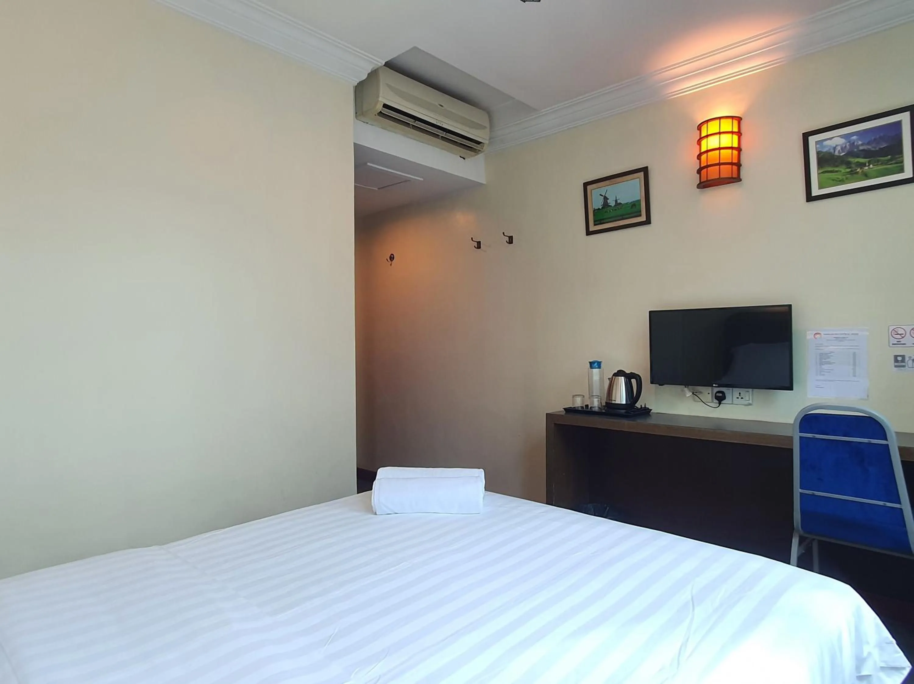 Bedroom, Bed in Capital O 90939 Sandakan Central Hotel