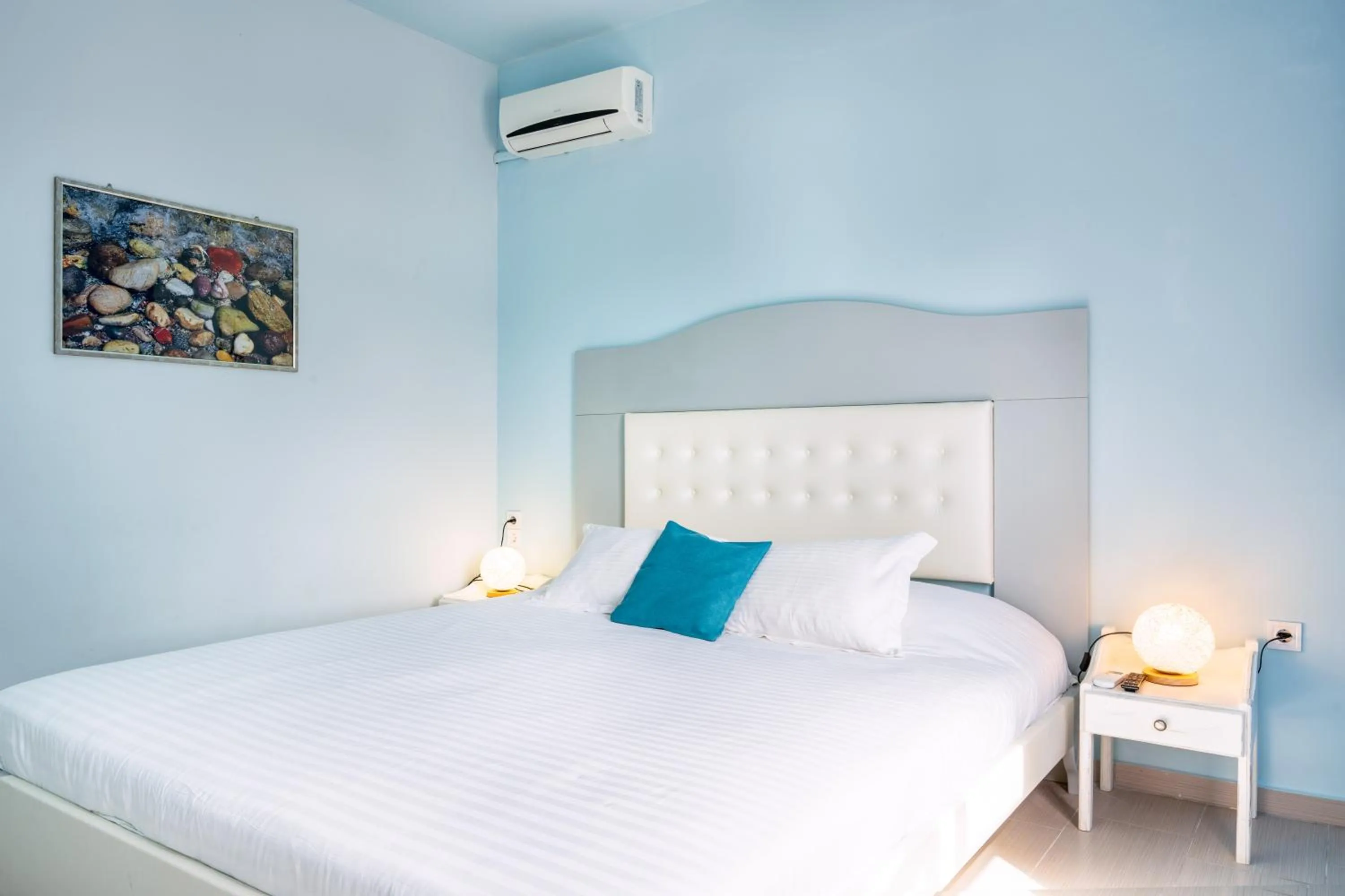 Bed in MasouriBlu Boutique Hotel