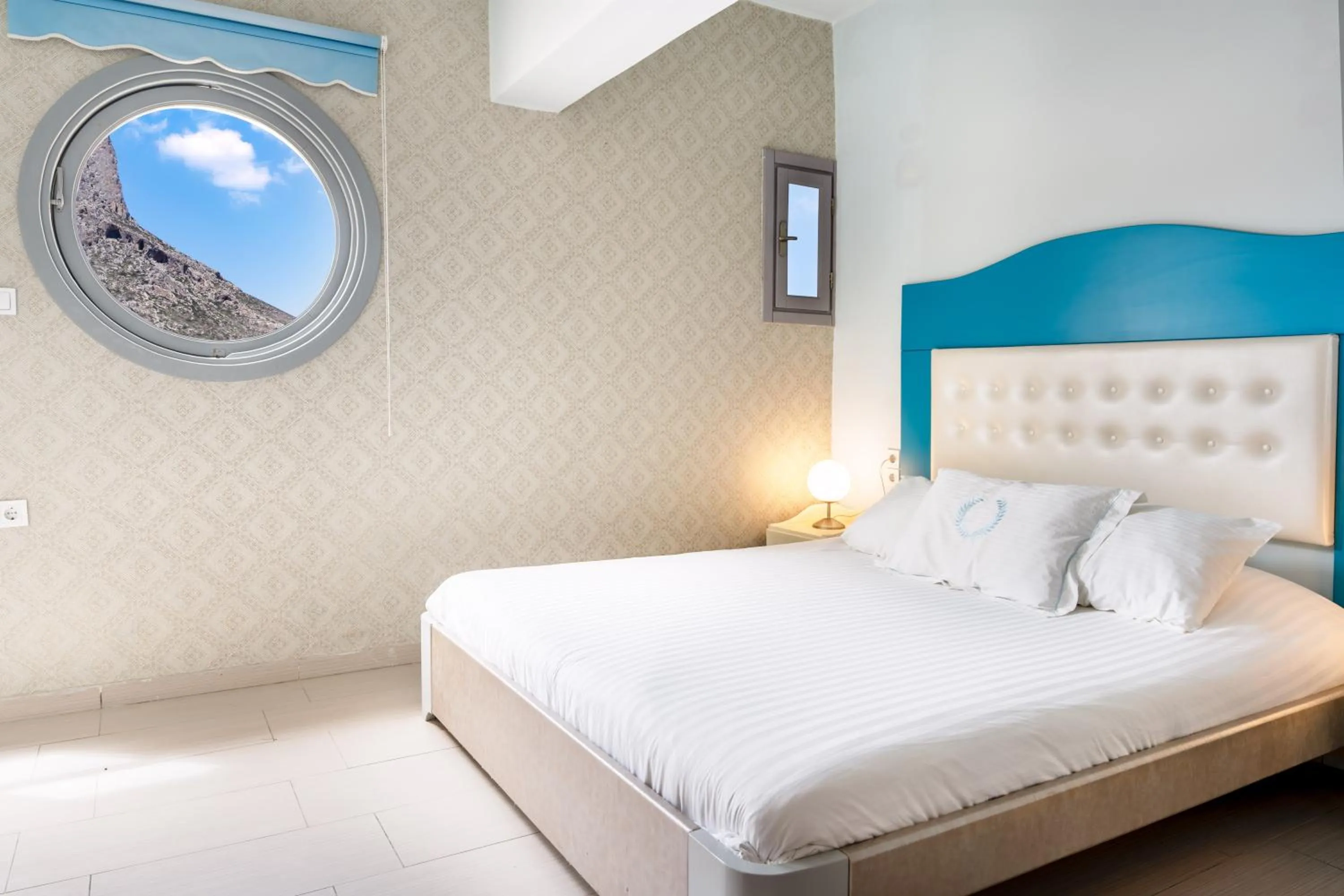 Bed in MasouriBlu Boutique Hotel