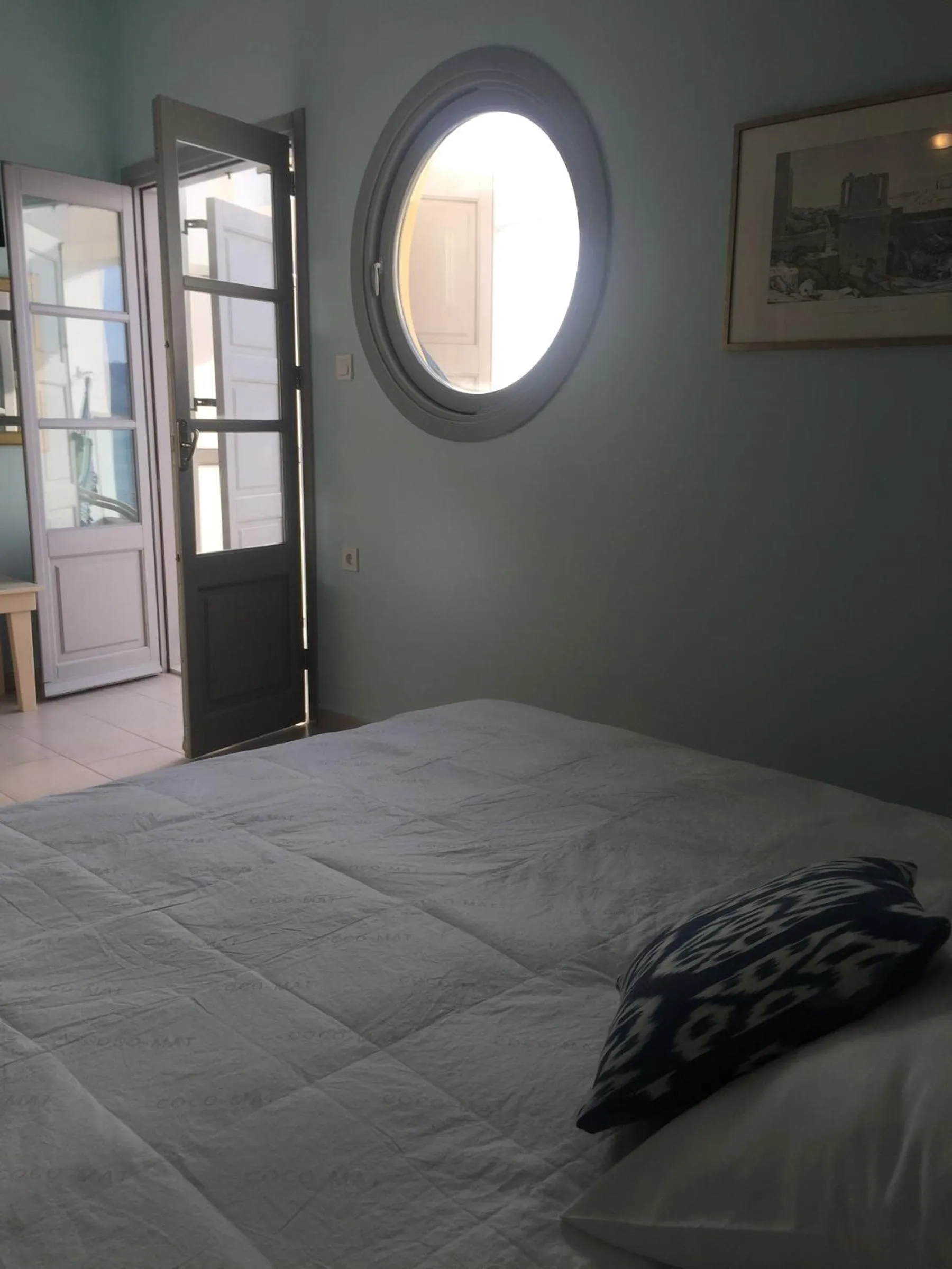 Photo of the whole room, Bed in MasouriBlu Boutique Hotel