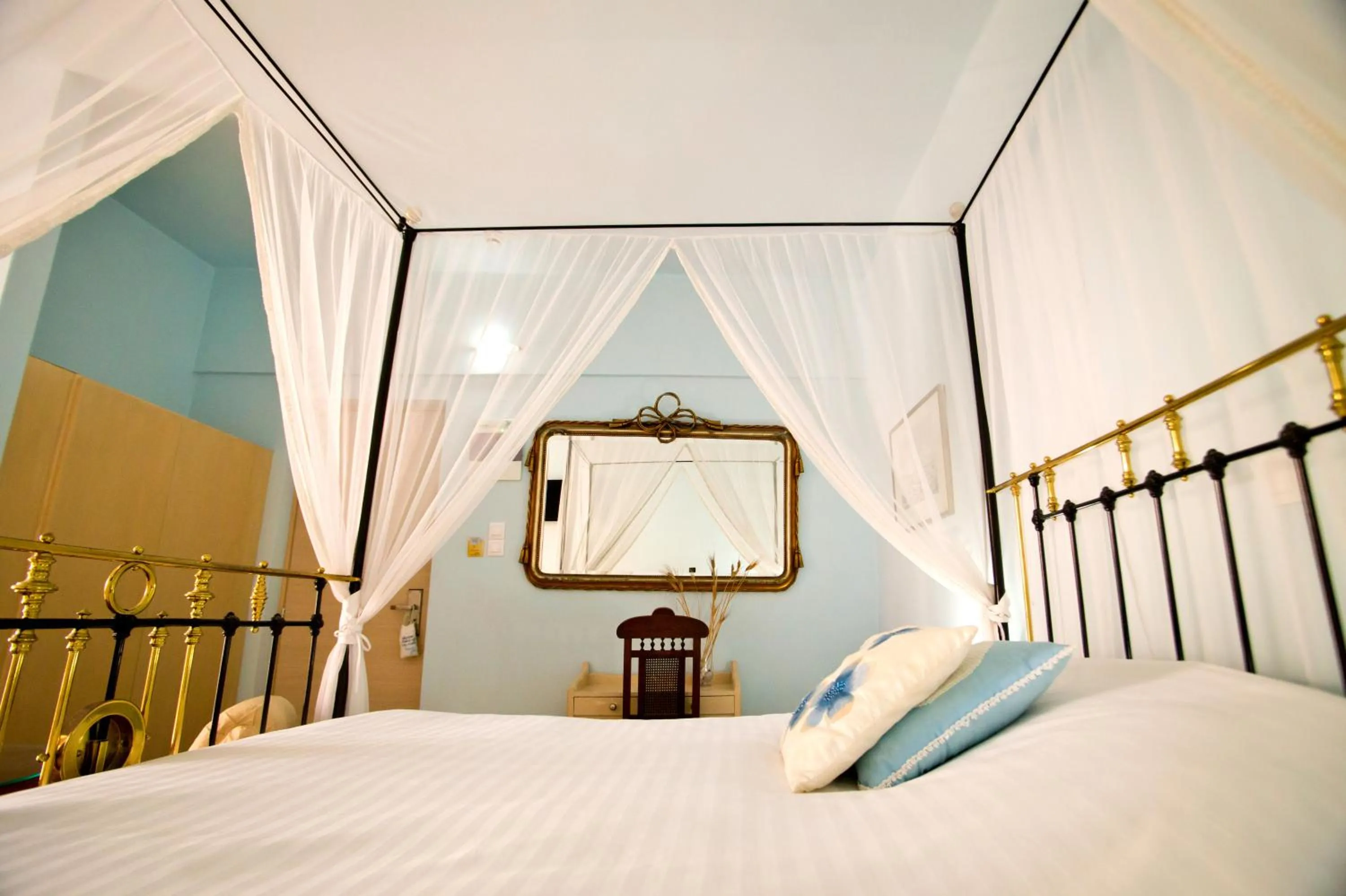 Bed in MasouriBlu Boutique Hotel