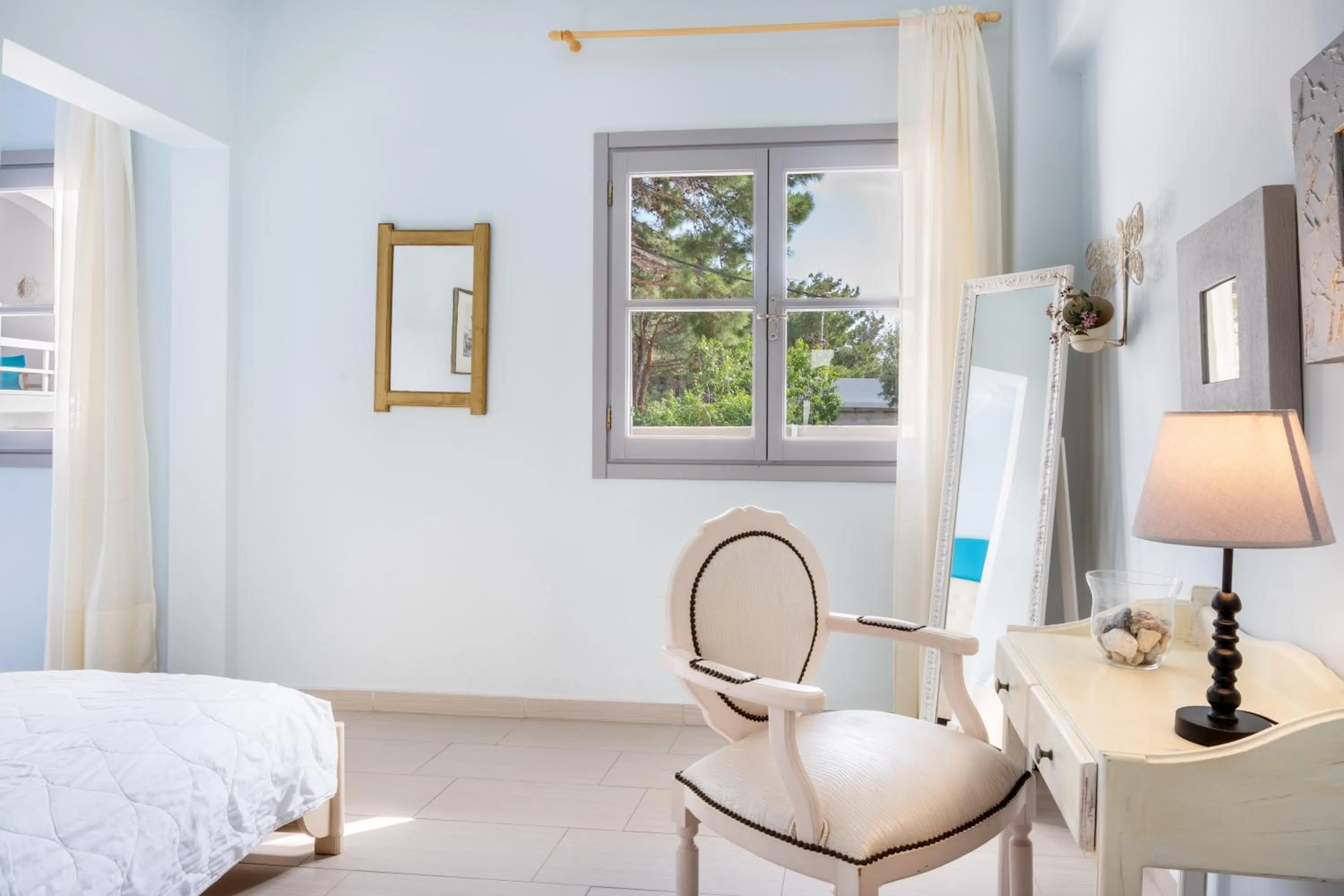 Bed in MasouriBlu Boutique Hotel