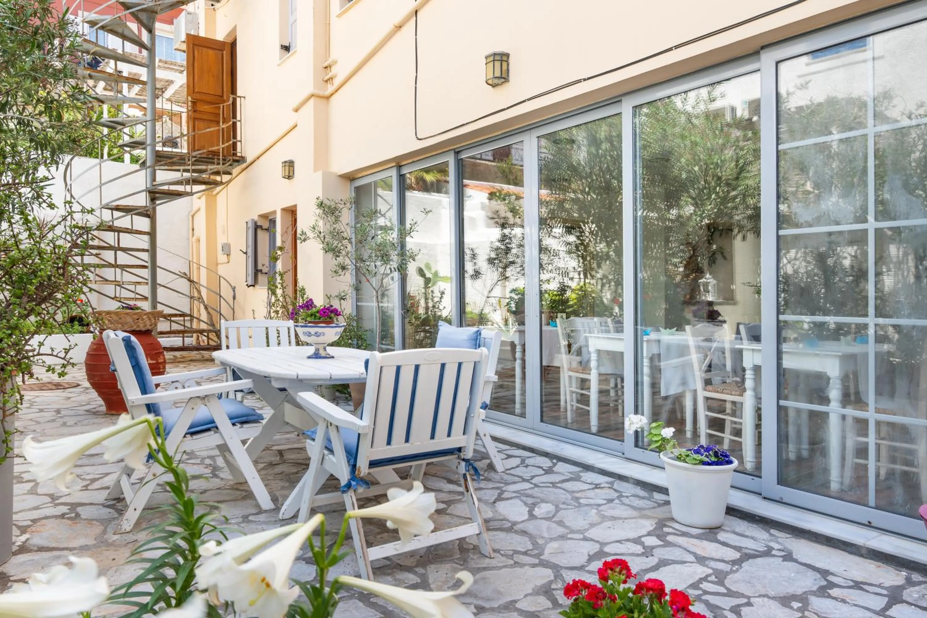 MasouriBlu Boutique Hotel