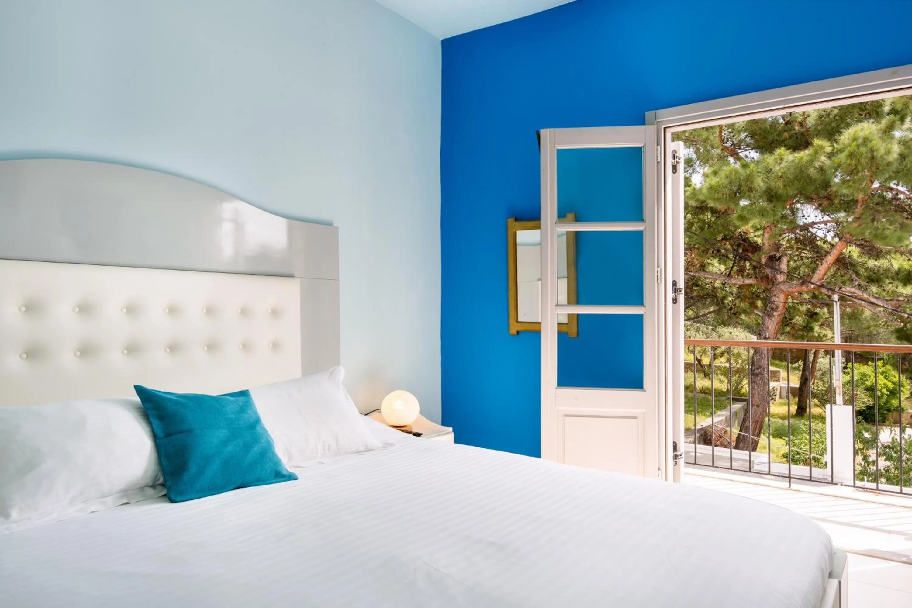 Bed in MasouriBlu Boutique Hotel