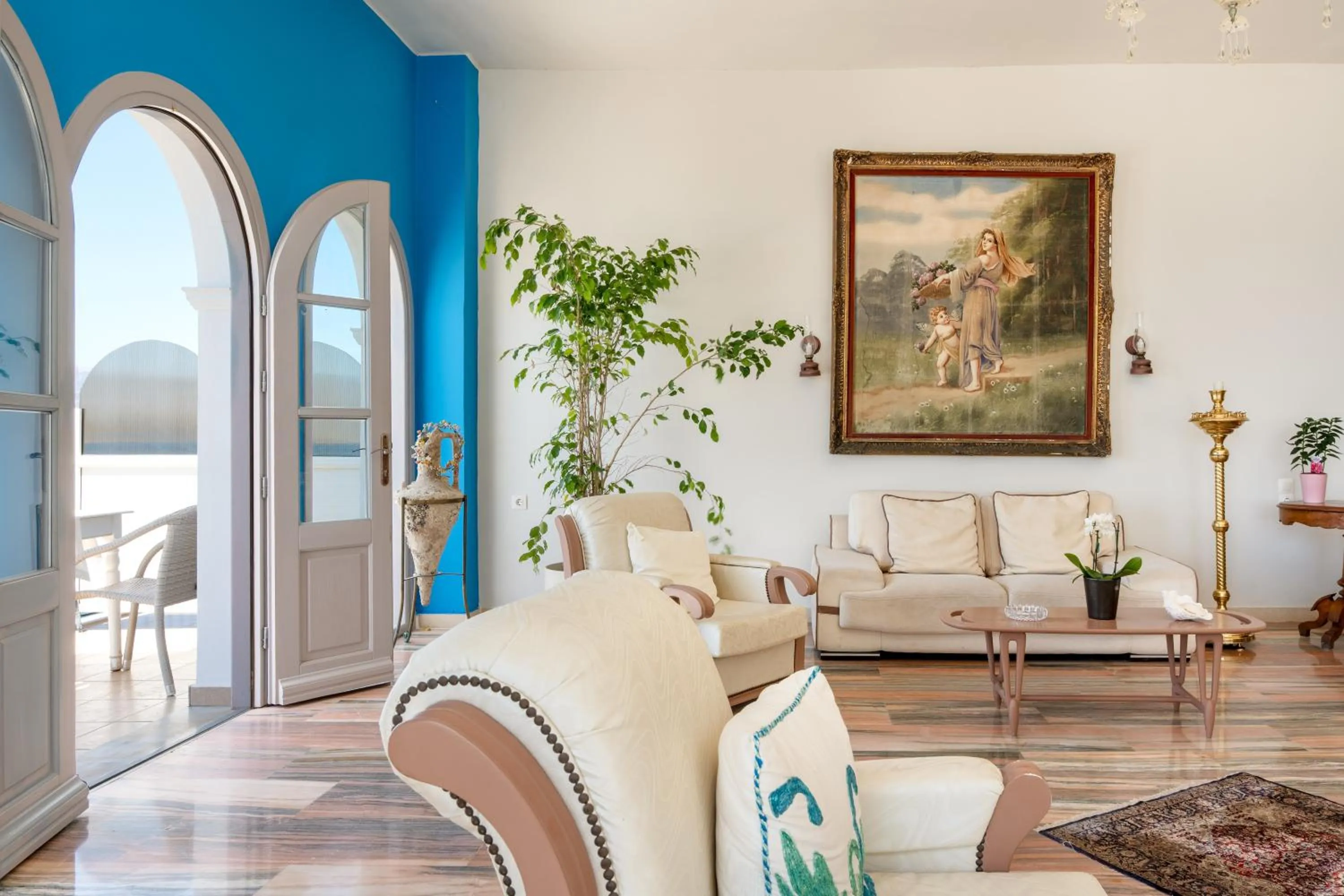 MasouriBlu Boutique Hotel