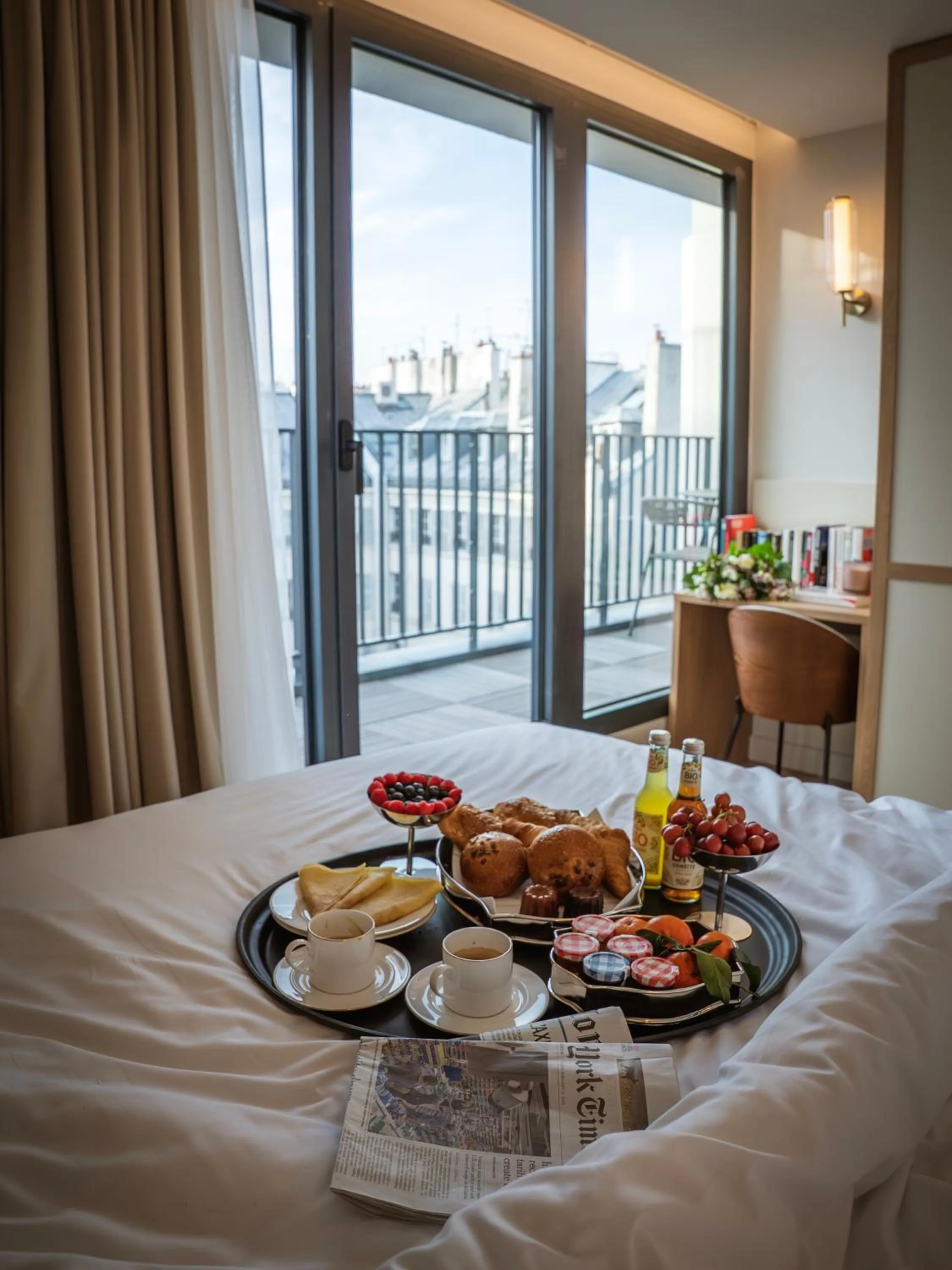 Balcony/Terrace, Bed in Quartier Libre Opera