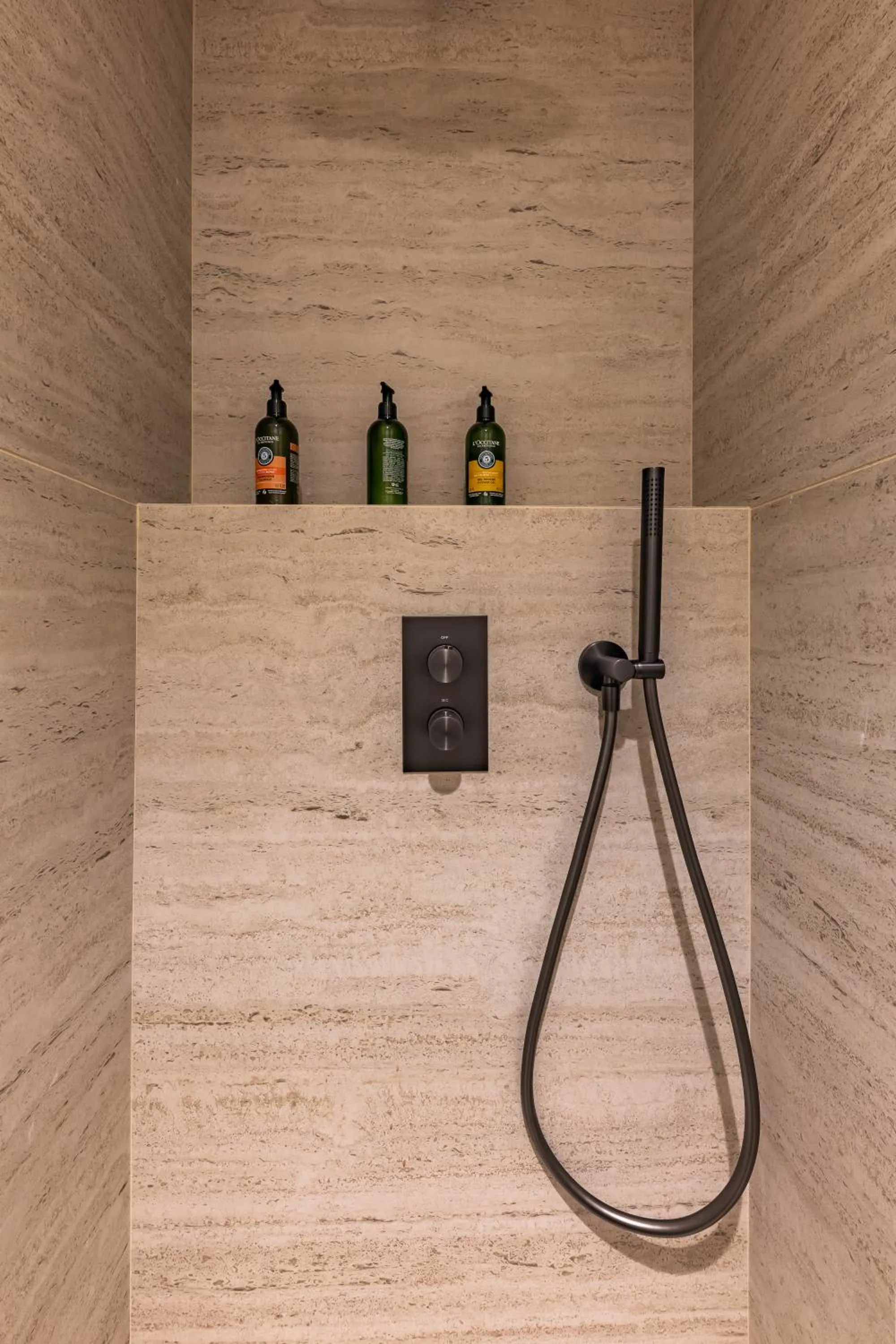 Shower in Quartier Libre Opera