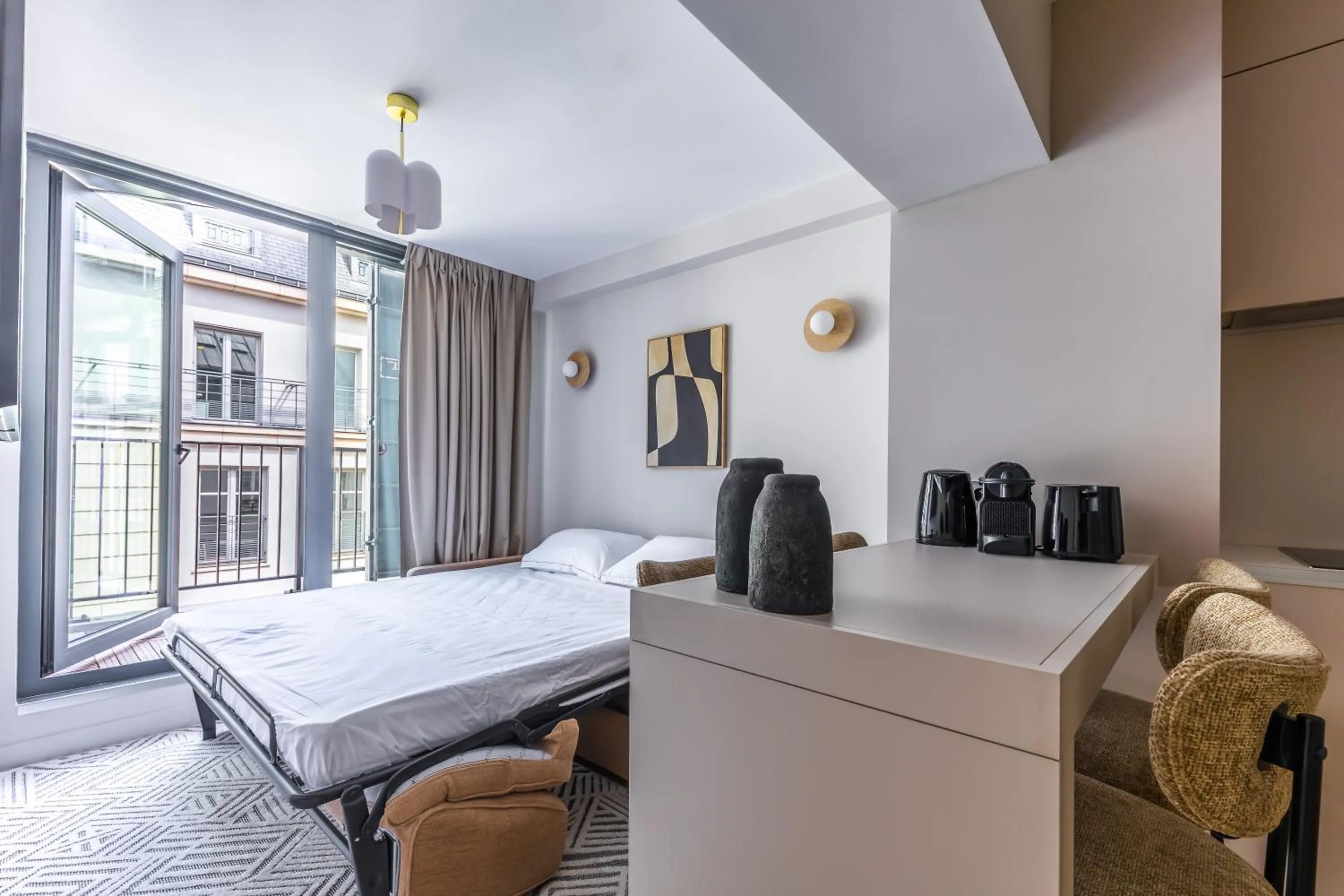 Balcony/Terrace, Bed in Quartier Libre Opera