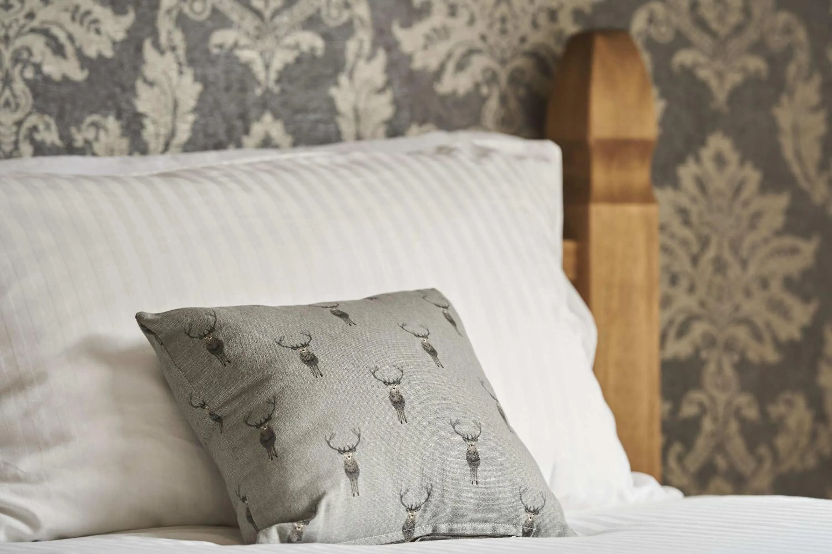 Bedroom, Bed in The White Hart Hotel