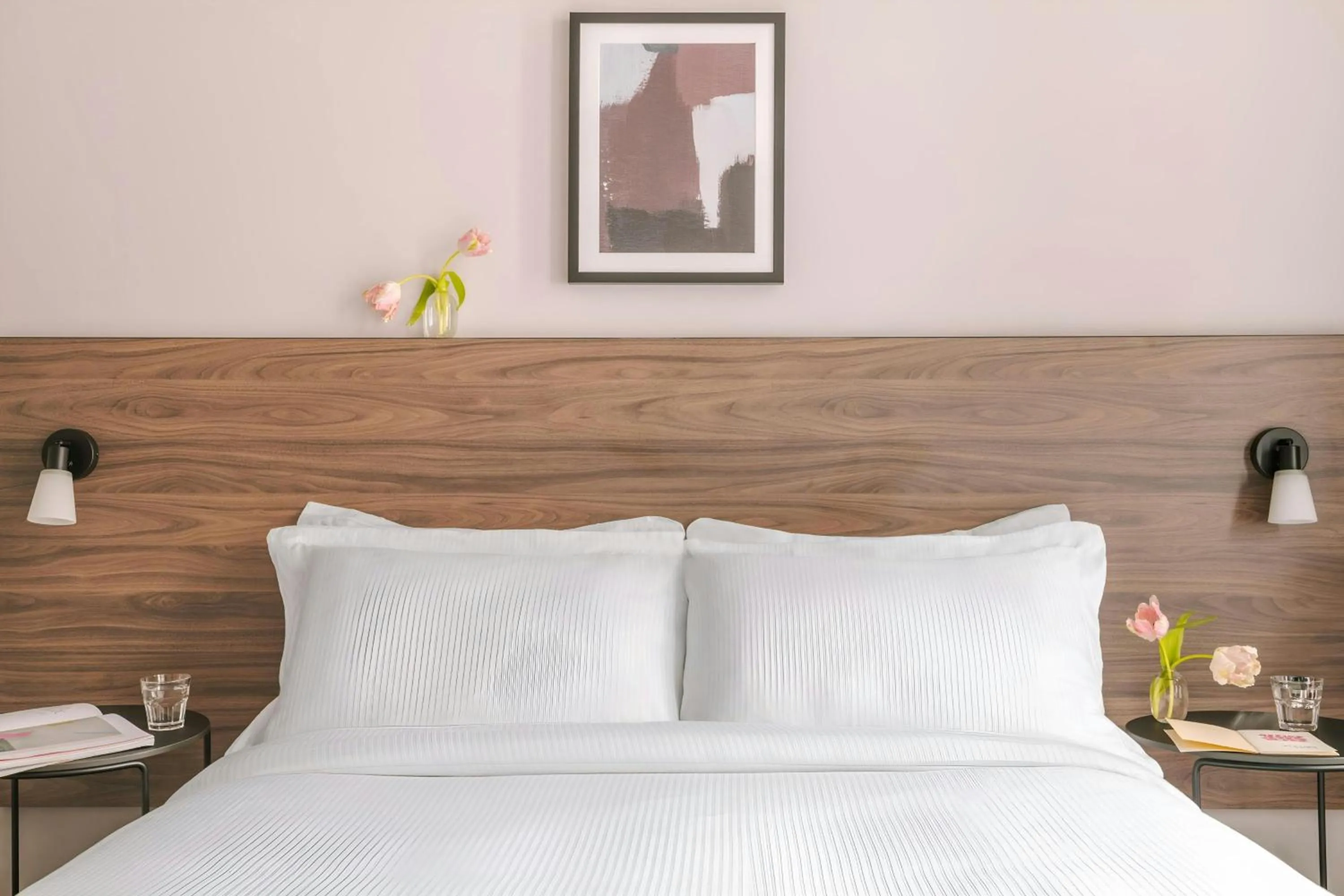 Bedroom, Bed in The Gilbert Hotel Kensington, Sonder Hotel by Marriott Bonvoy