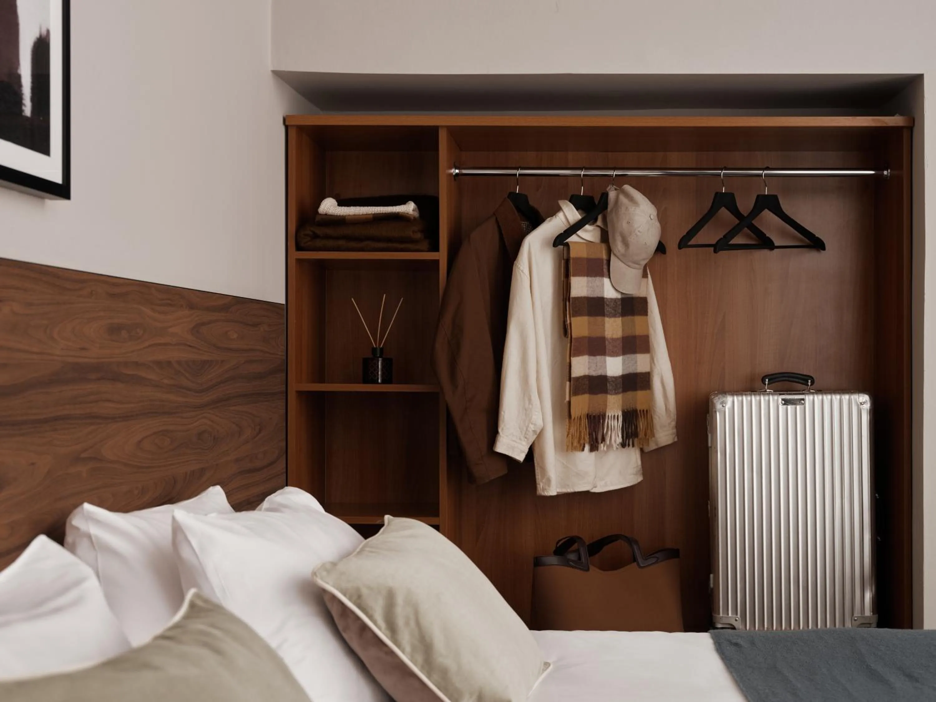 wardrobe, Bed in Bob W London Kensington