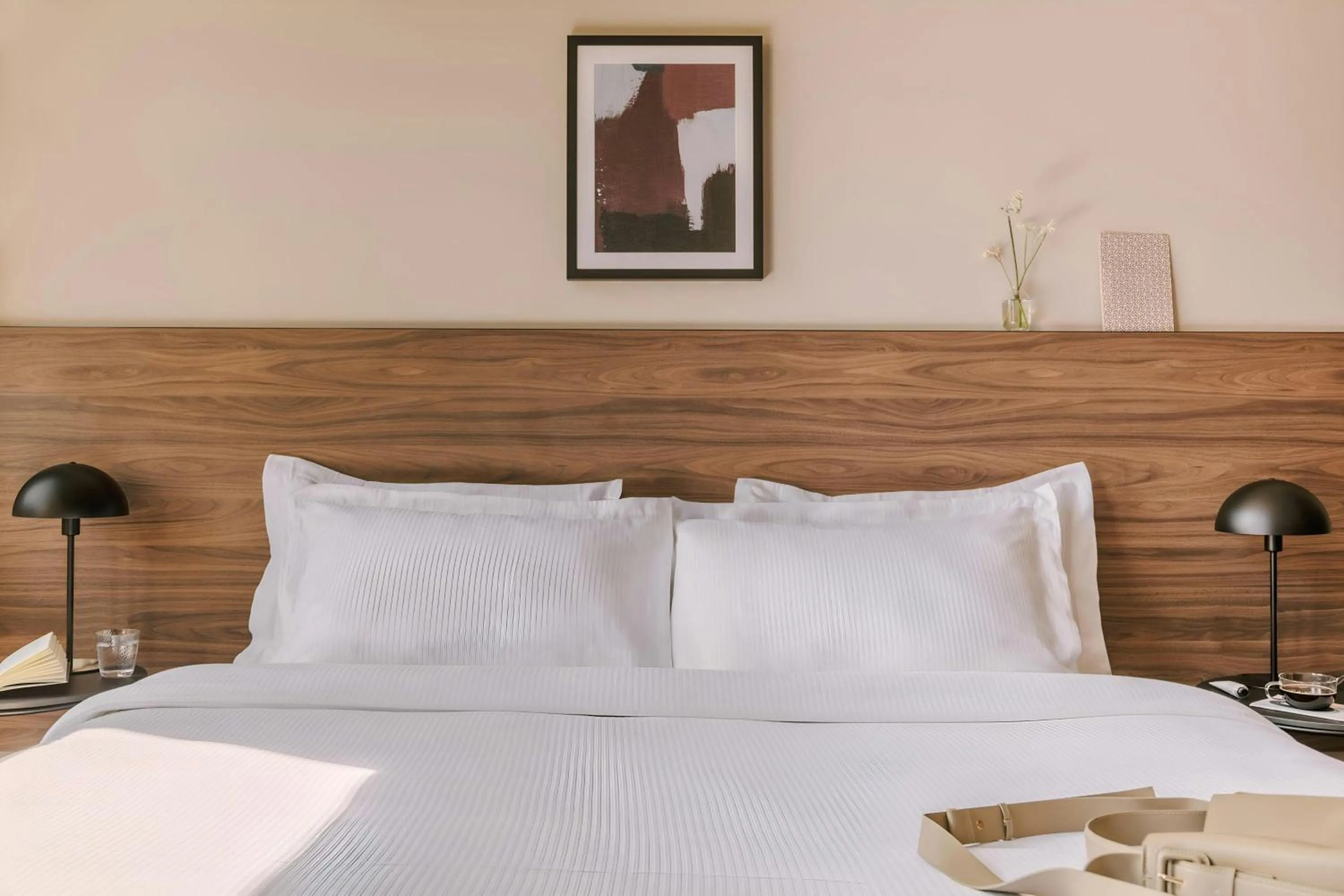 Bedroom, Bed in The Gilbert Hotel Kensington, Sonder Hotel by Marriott Bonvoy