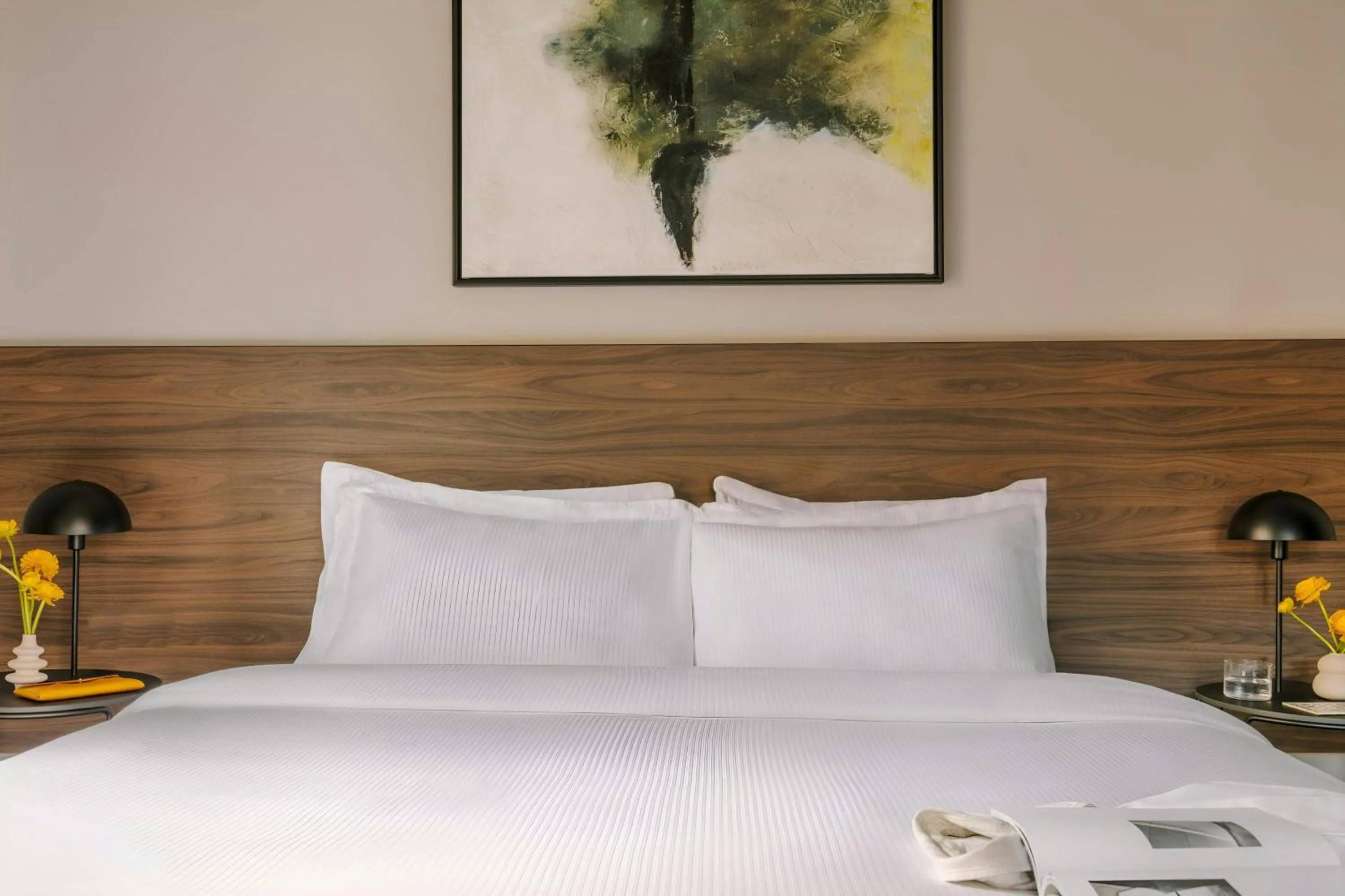 Bedroom, Bed in The Gilbert Hotel Kensington, Sonder Hotel by Marriott Bonvoy