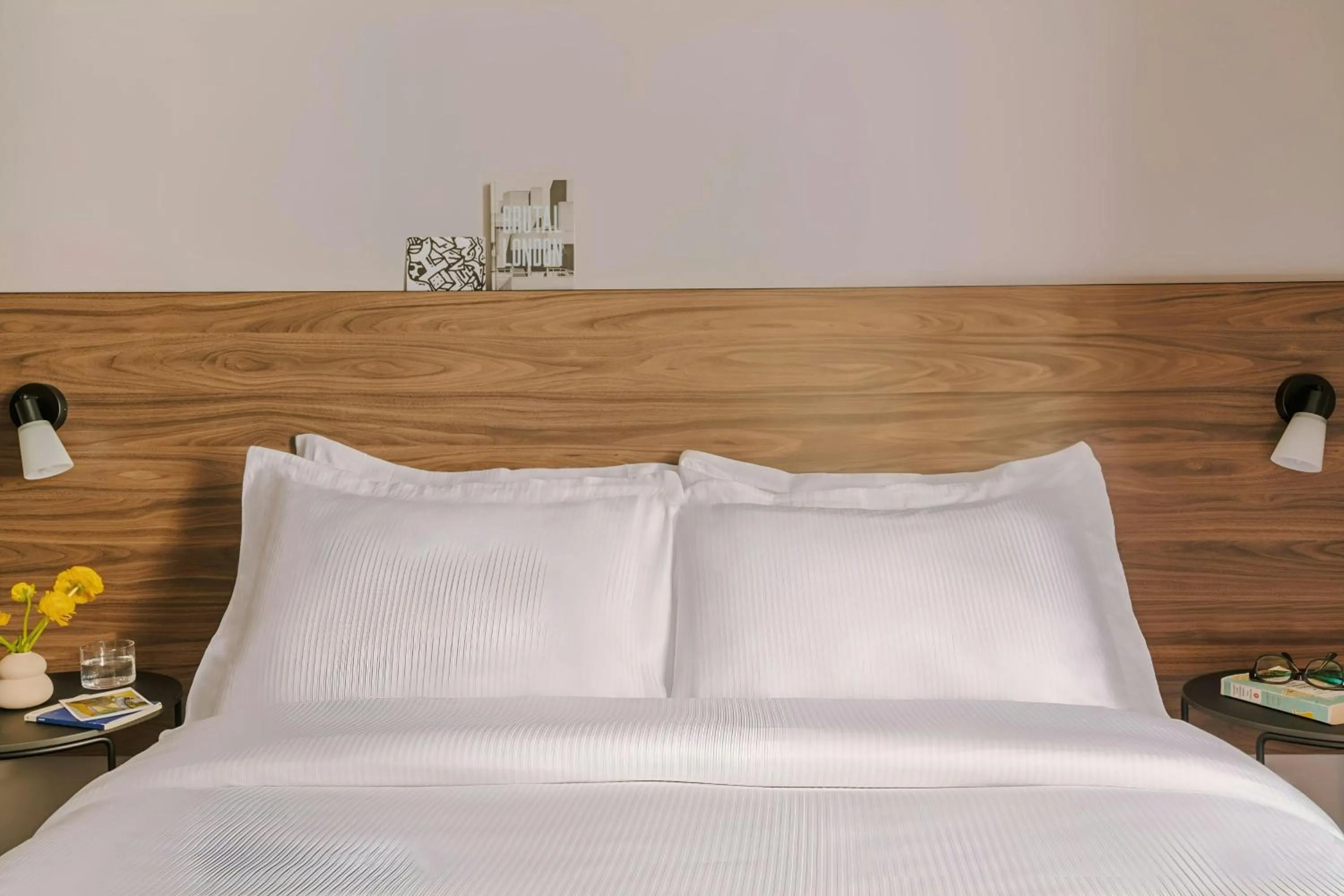 Bedroom, Bed in The Gilbert Hotel Kensington, Sonder Hotel by Marriott Bonvoy