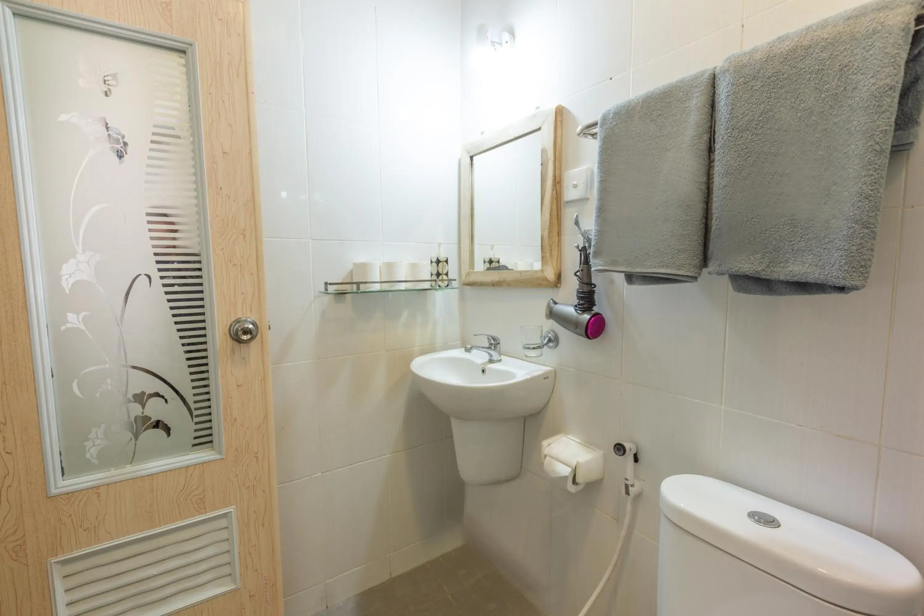 Toilet in Maisaba Seminyak Loft & Villas Toilet in Maisaba Seminyak Loft & Villas