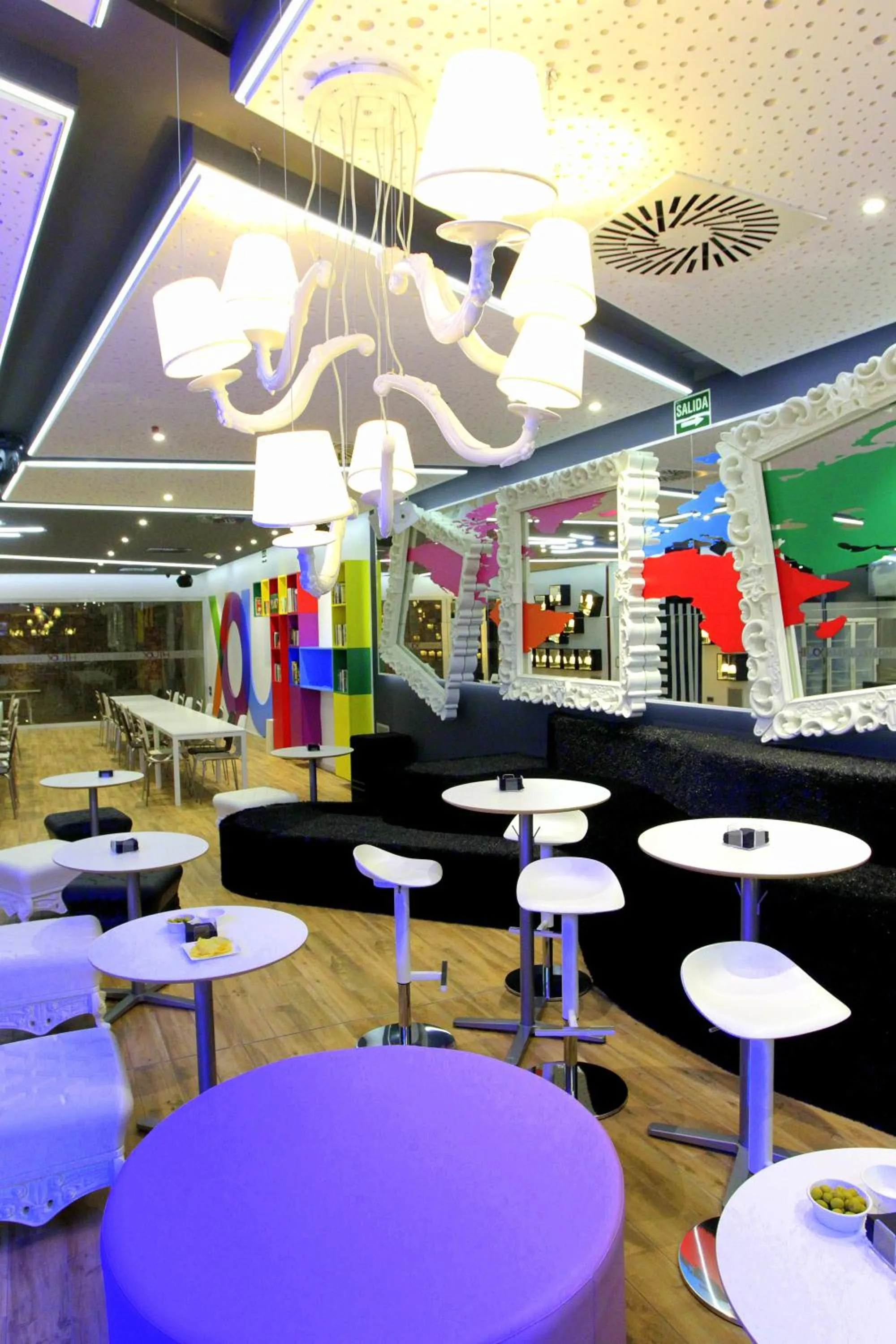 Restaurant/places to eat in Urban Youth Hostel