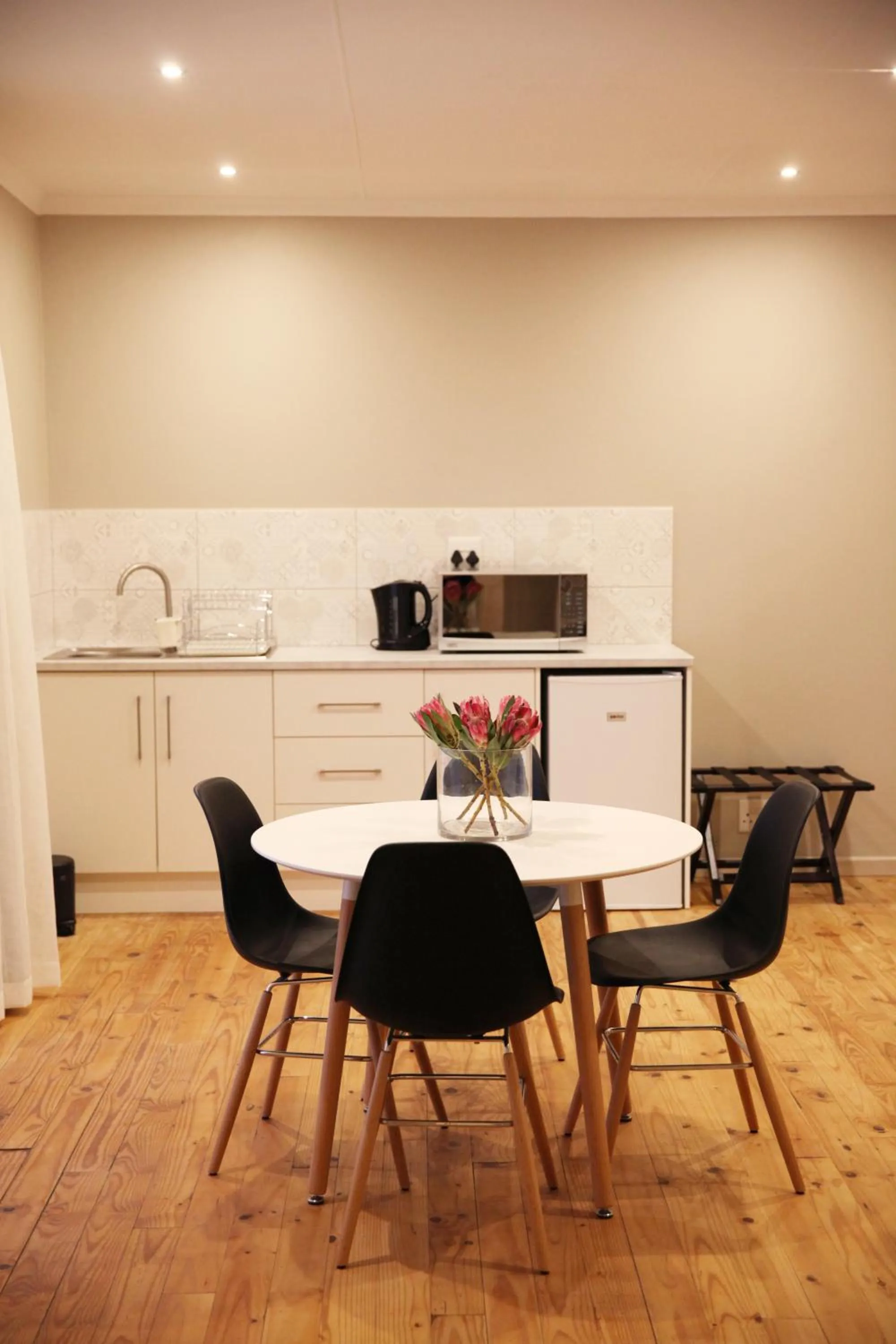 Kitchen or kitchenette in Eden Guesthouse B&B