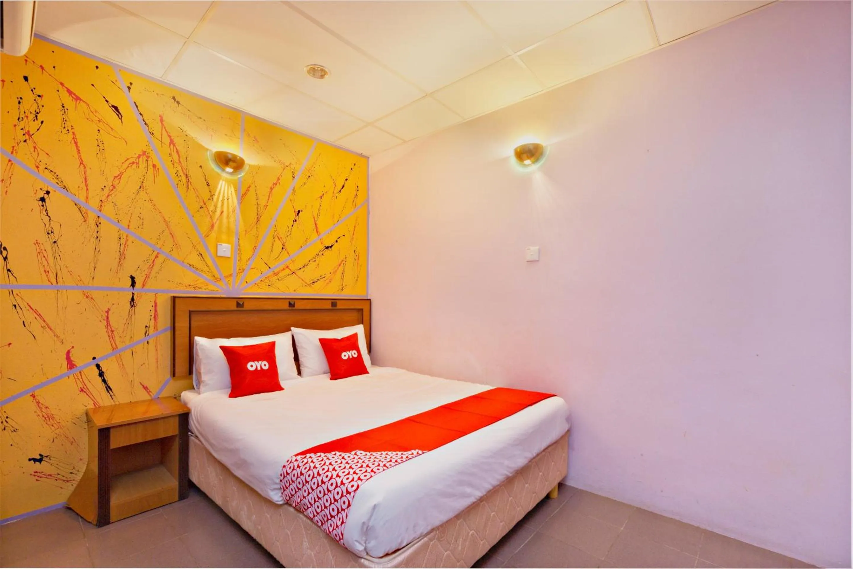 Bedroom in OYO 90929 DJ Hotel