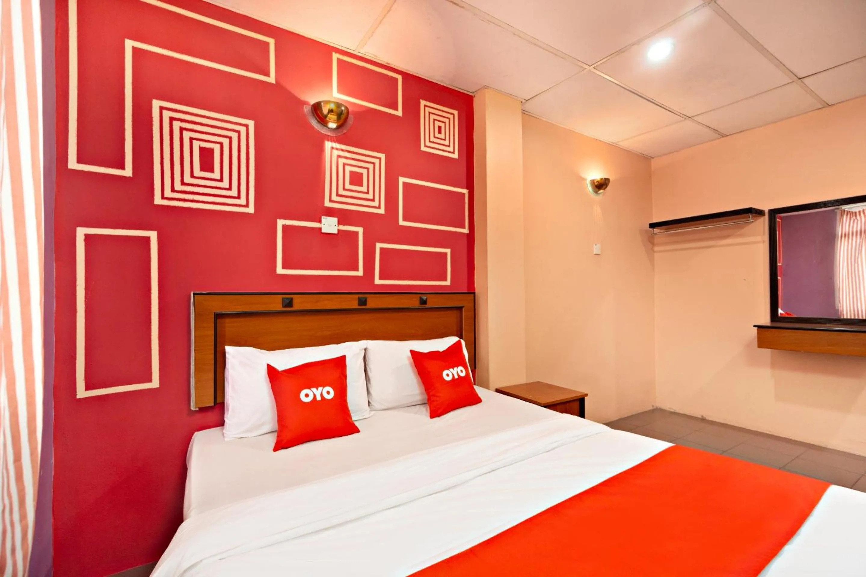 Bedroom in OYO 90929 DJ Hotel