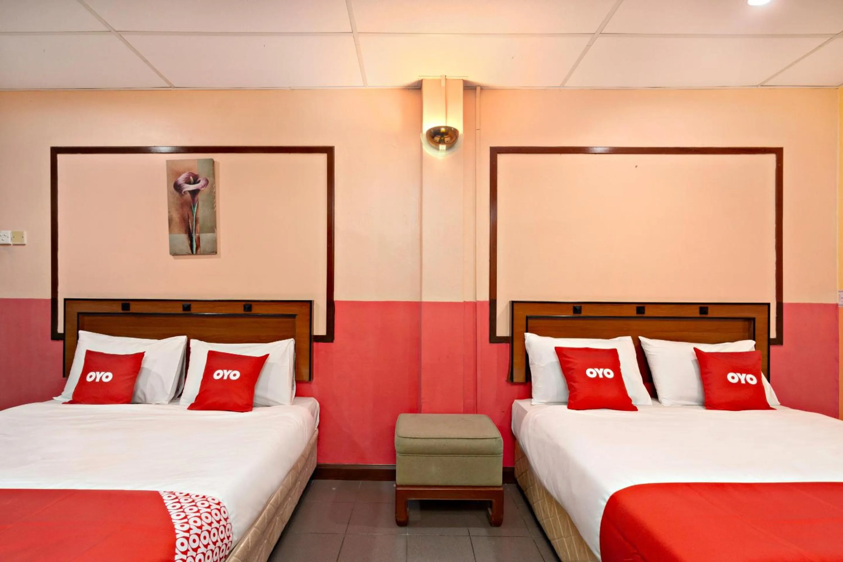 Bedroom in OYO 90929 DJ Hotel