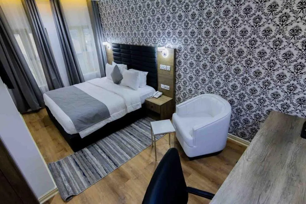 Standard Single Room - single occupancy in Crownsville Hotel - Airport Road