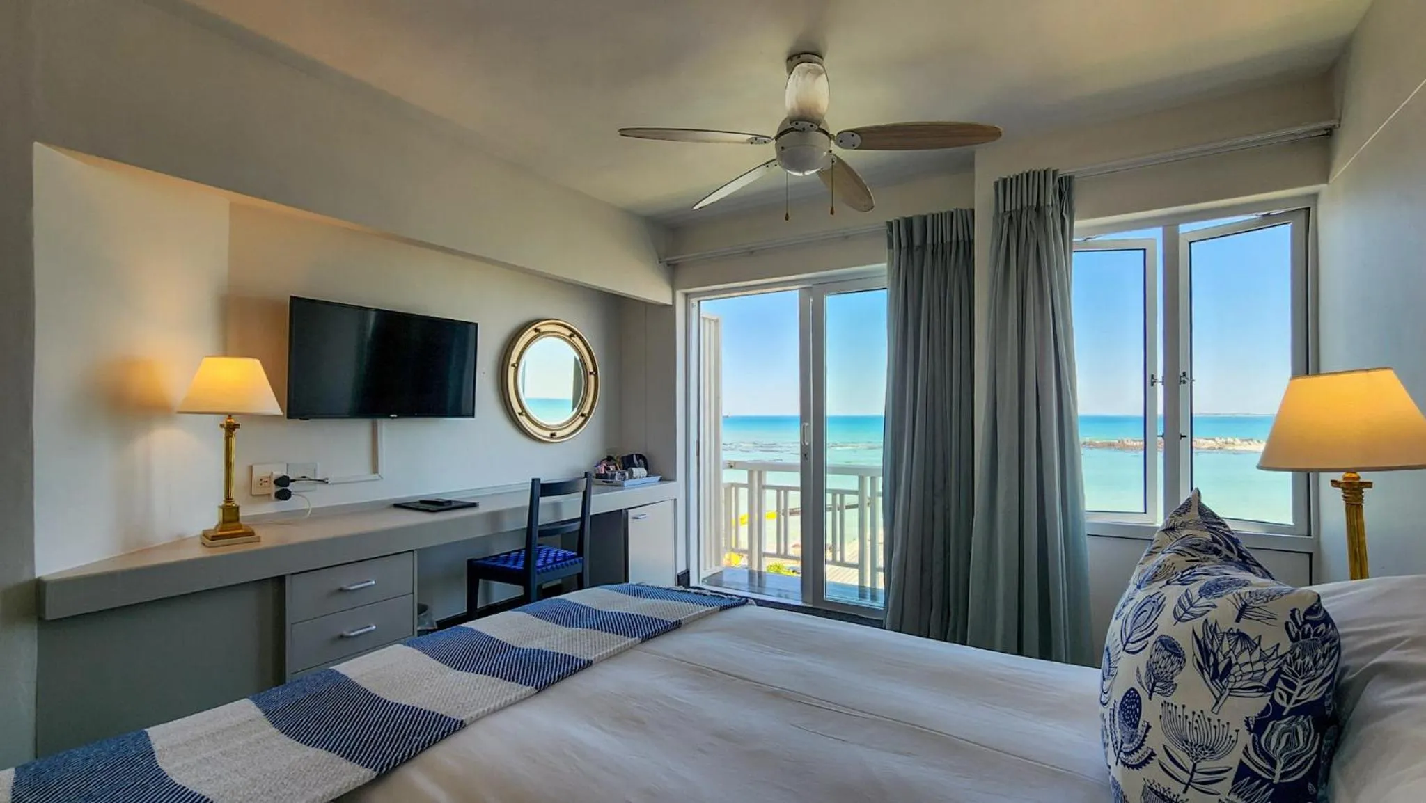 Superior Sea-Facing – twin or Double Room in The Blue Peter Hotel