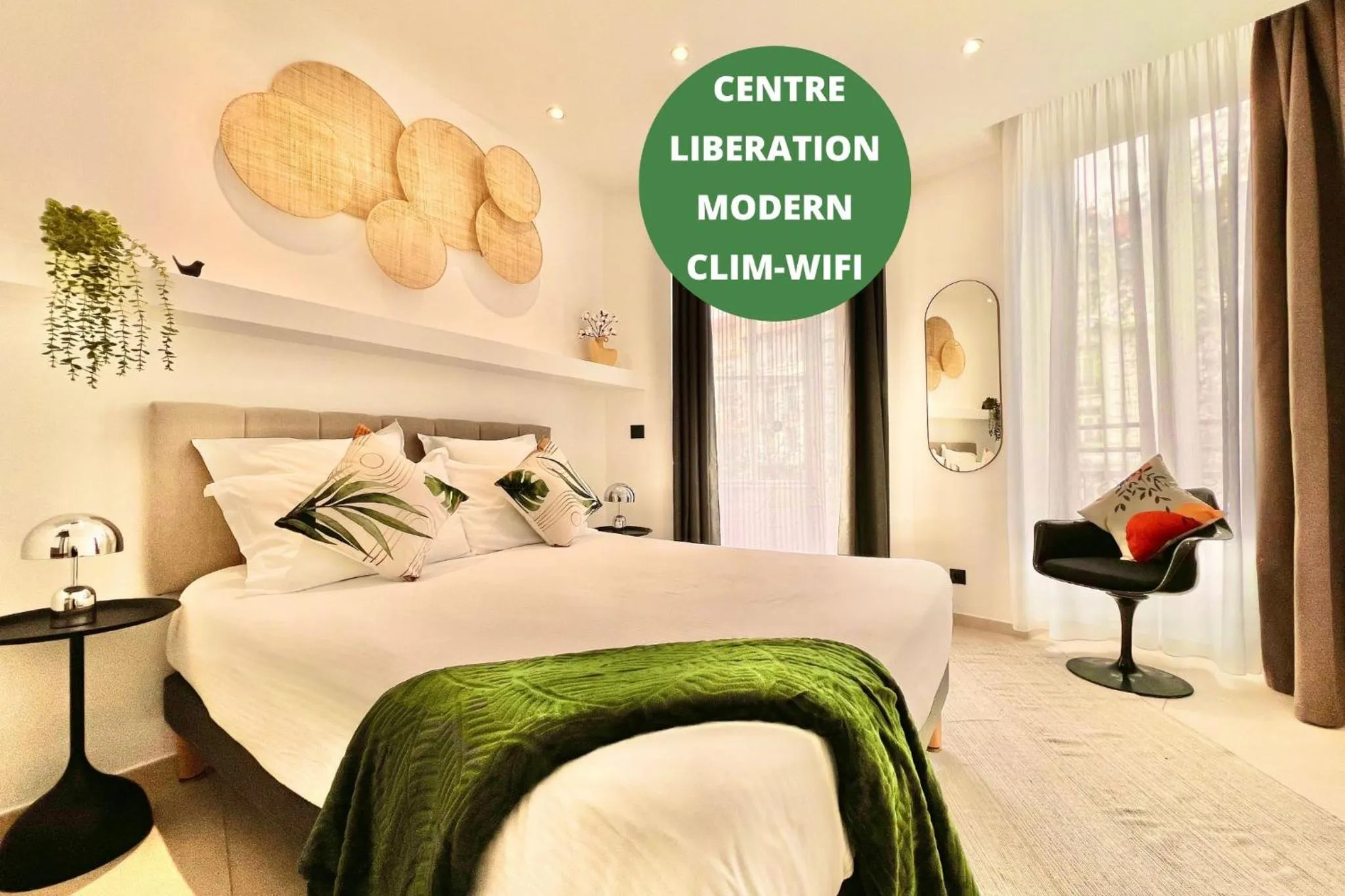 LIBERATION CENTER - PRIVATE Balcony - 24&7 RECEPTION - LUGGAGE STORAGE