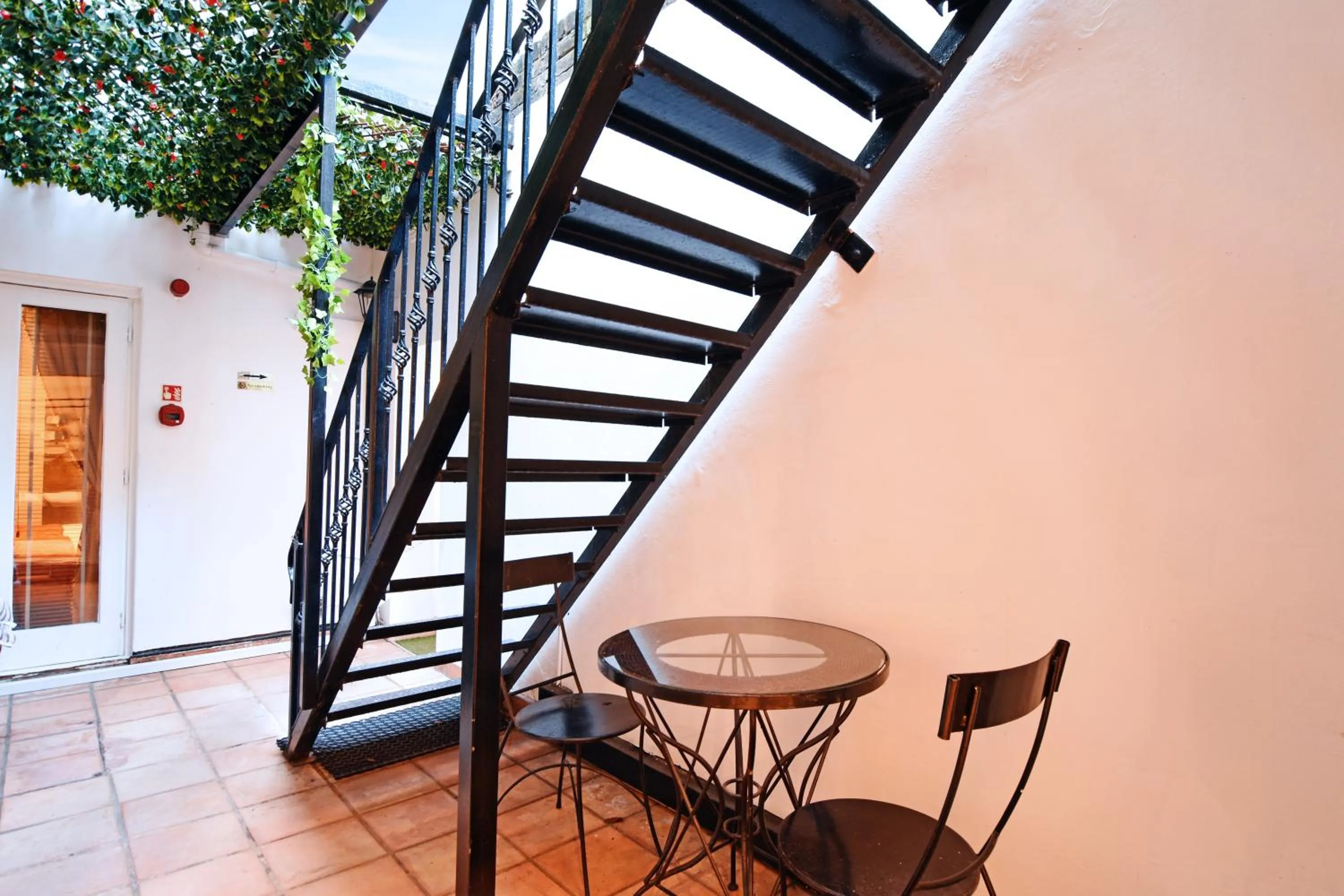 Patio in Twenty Nevern Square Hotel