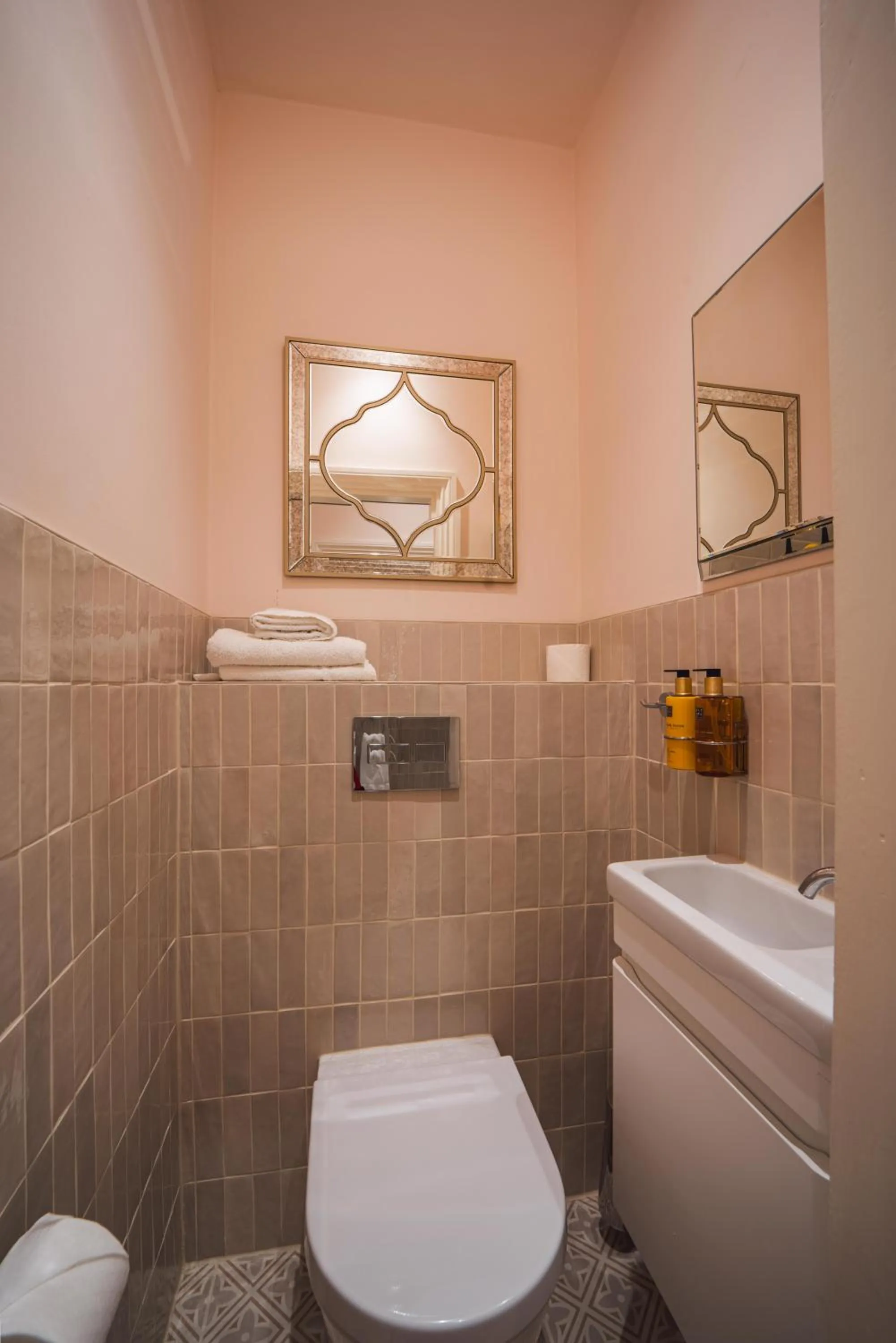 Toilet in Twenty Nevern Square Hotel