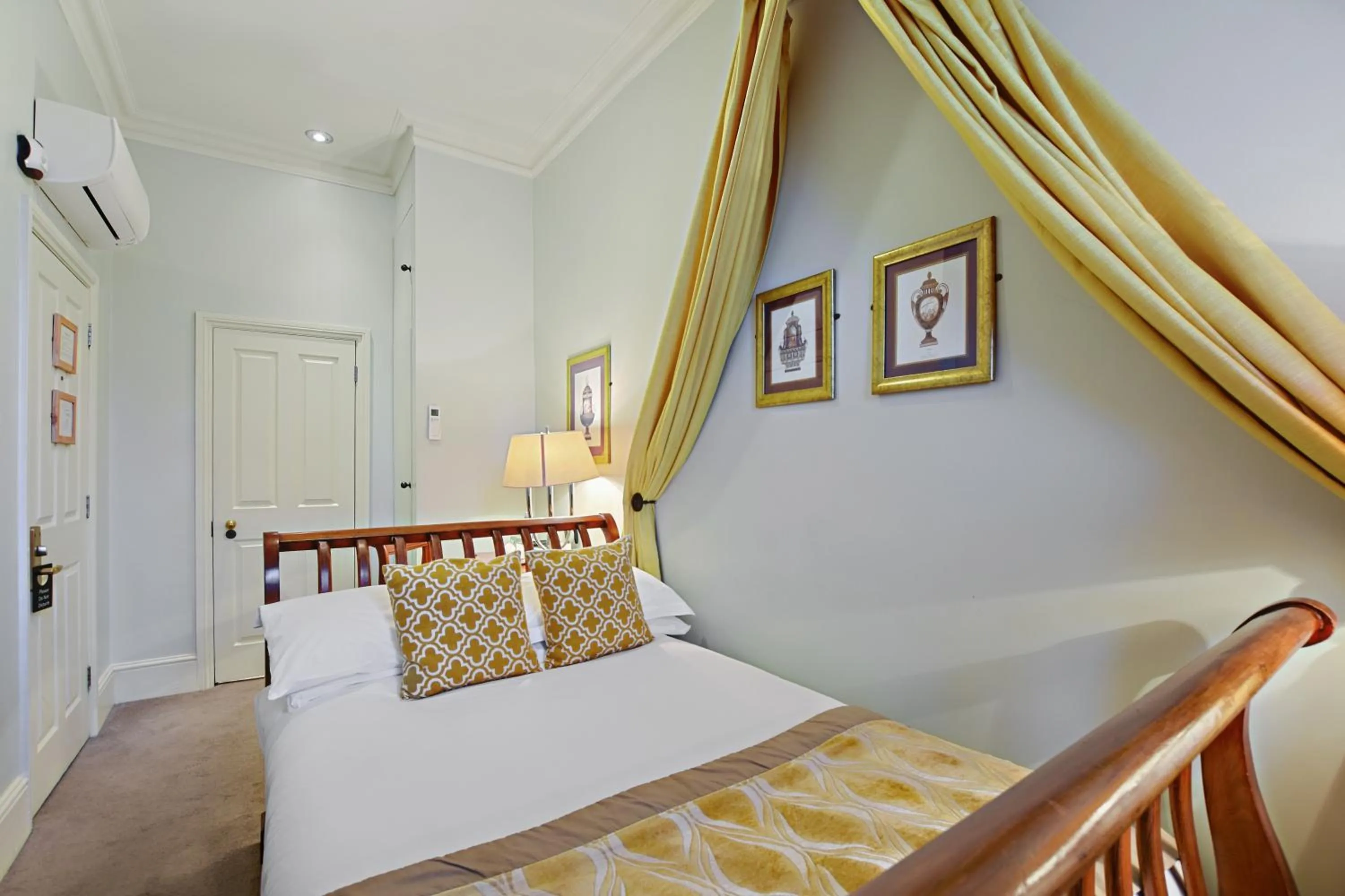 Bed in Twenty Nevern Square Hotel
