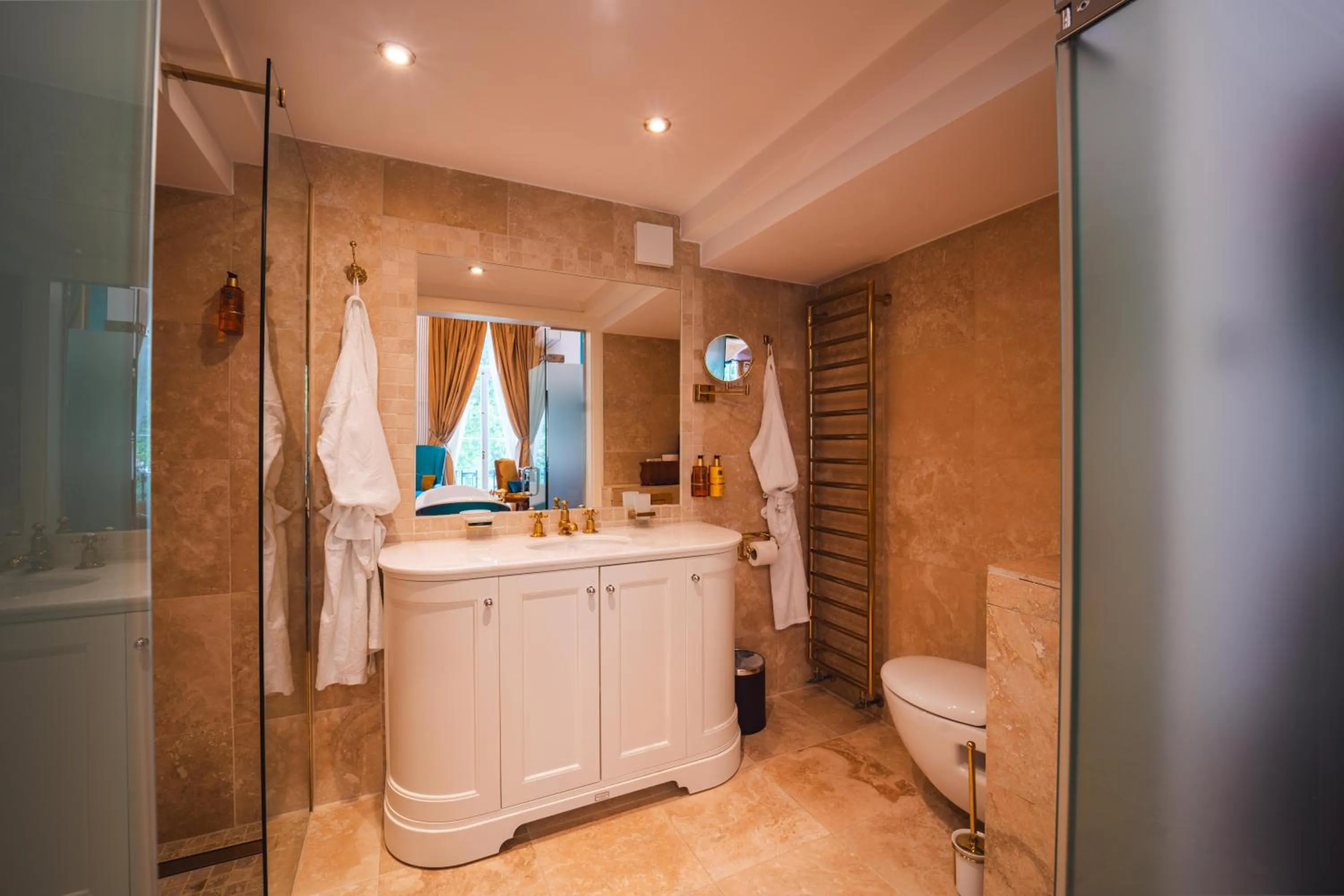 Bathroom in Twenty Nevern Square Hotel