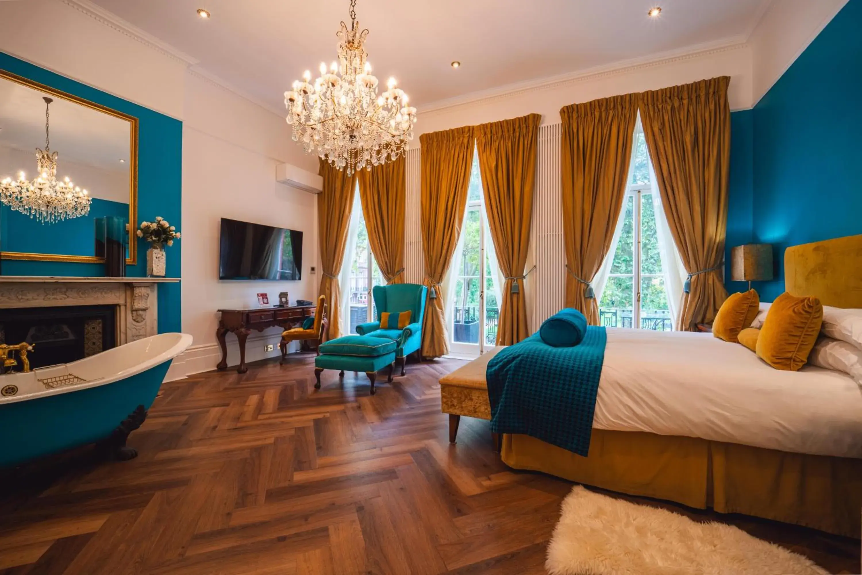 King Suite with Balcony in Twenty Nevern Square Hotel King Suite with Balcony in Twenty Nevern Square Hotel