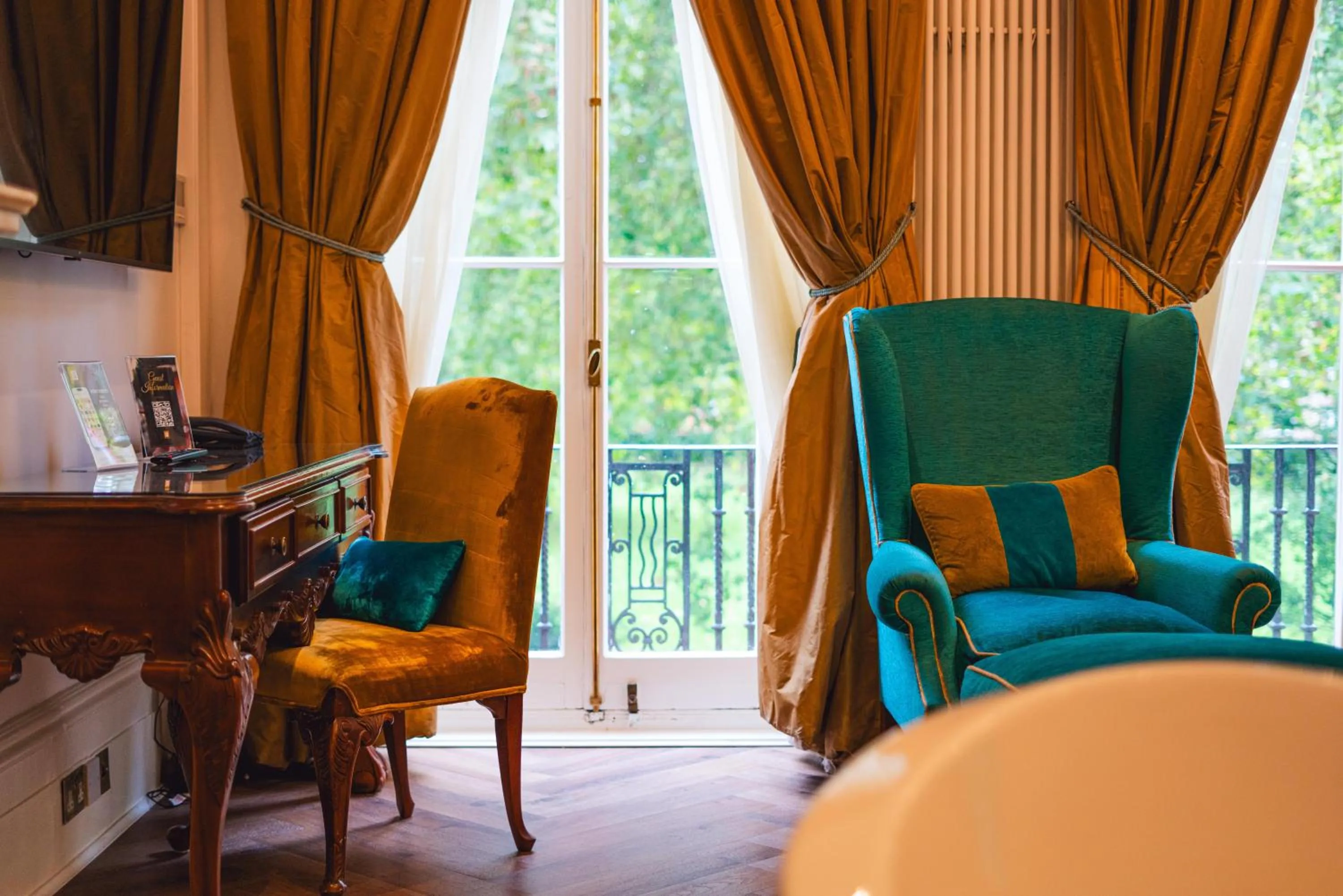 Seating area in Twenty Nevern Square Hotel