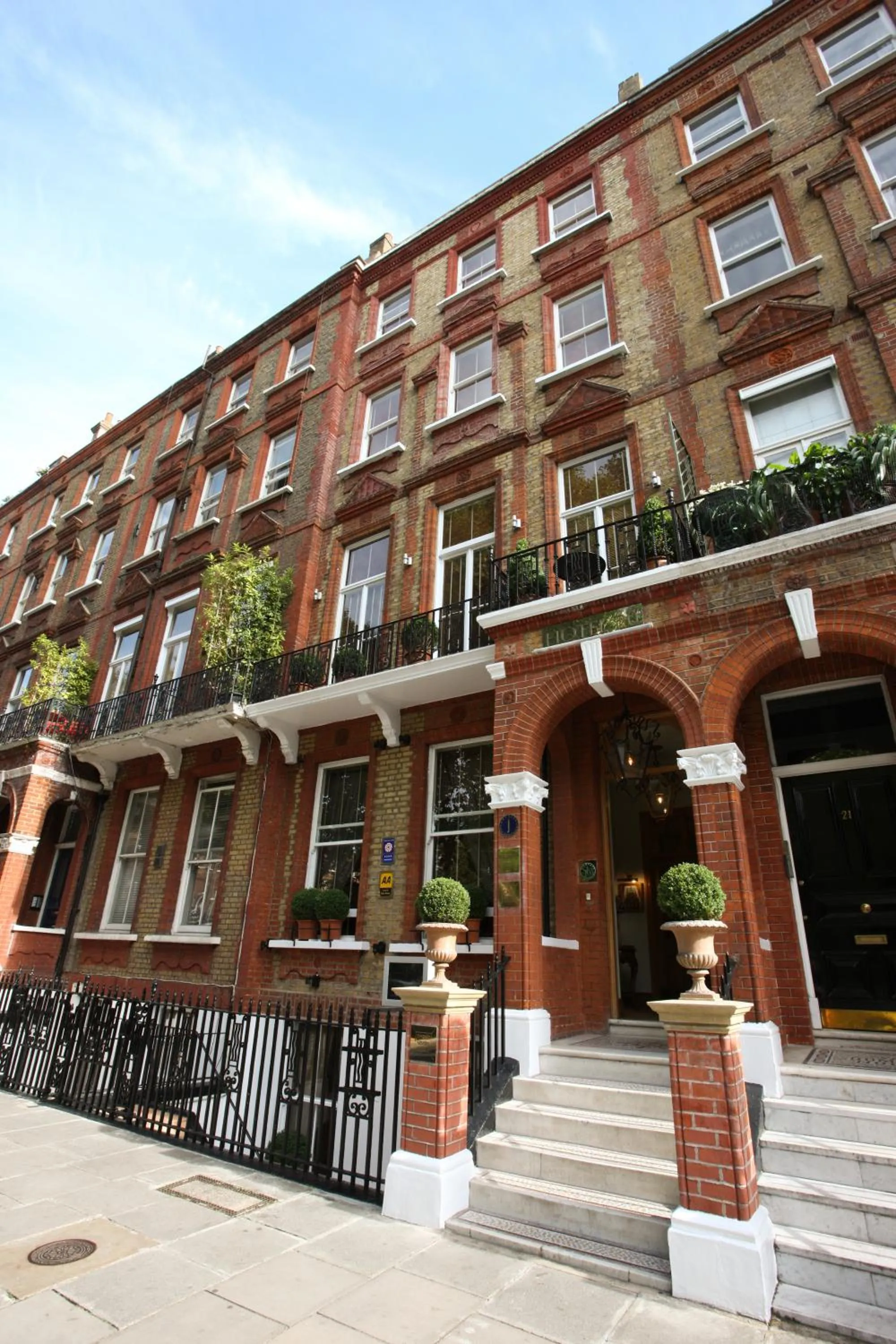 Facade/entrance in Twenty Nevern Square Hotel
