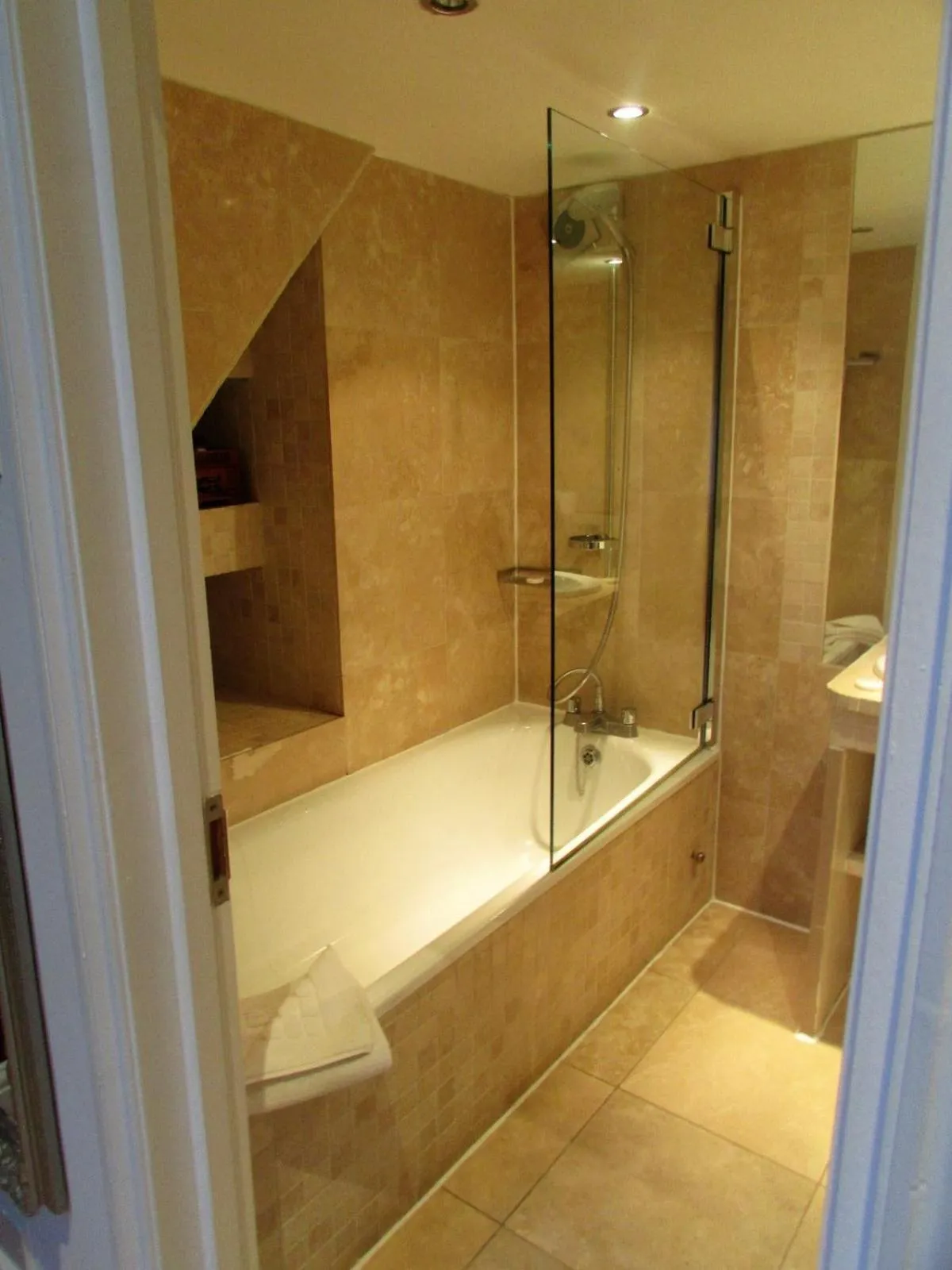 Bathroom in Twenty Nevern Square Hotel