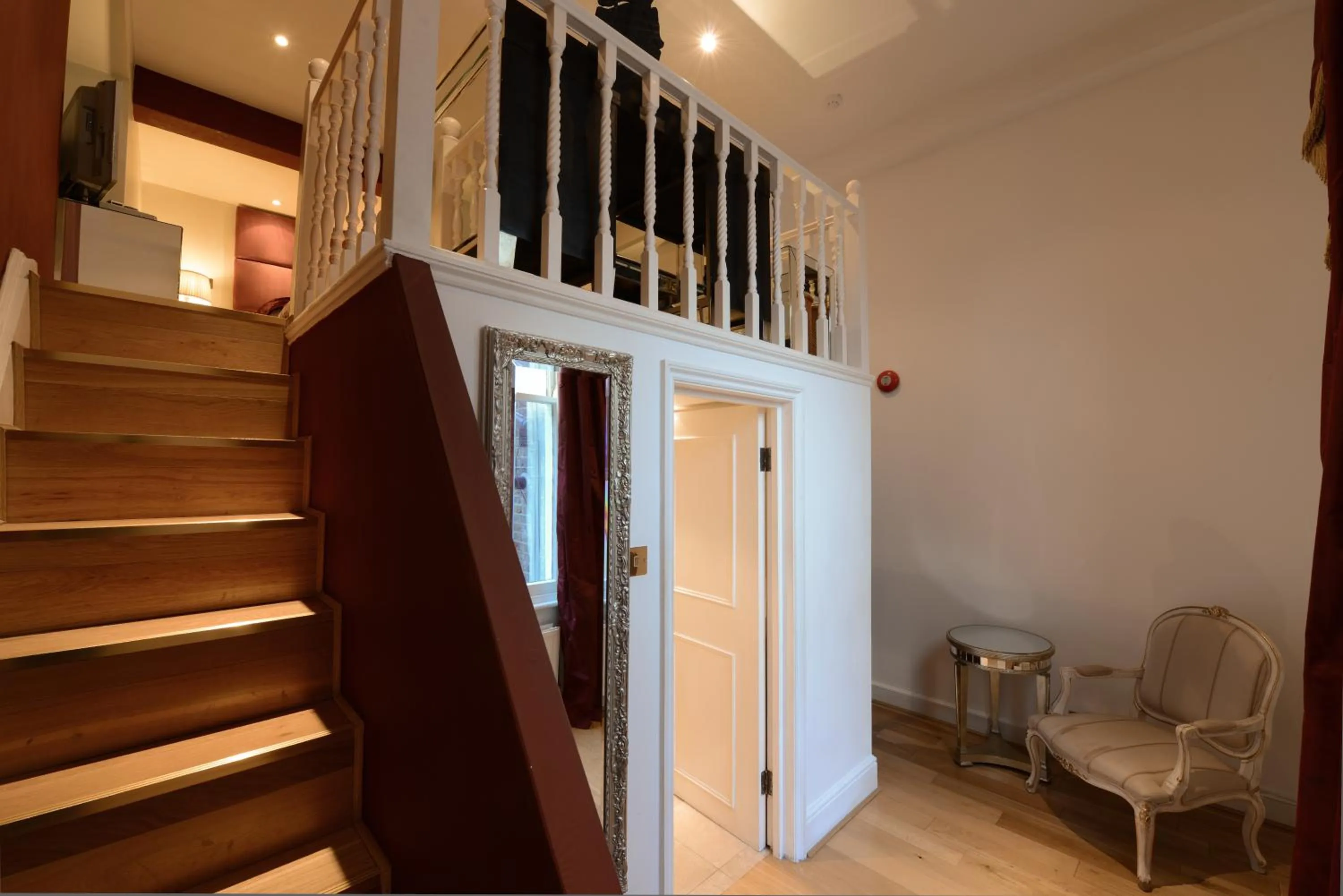Seating area in Twenty Nevern Square Hotel