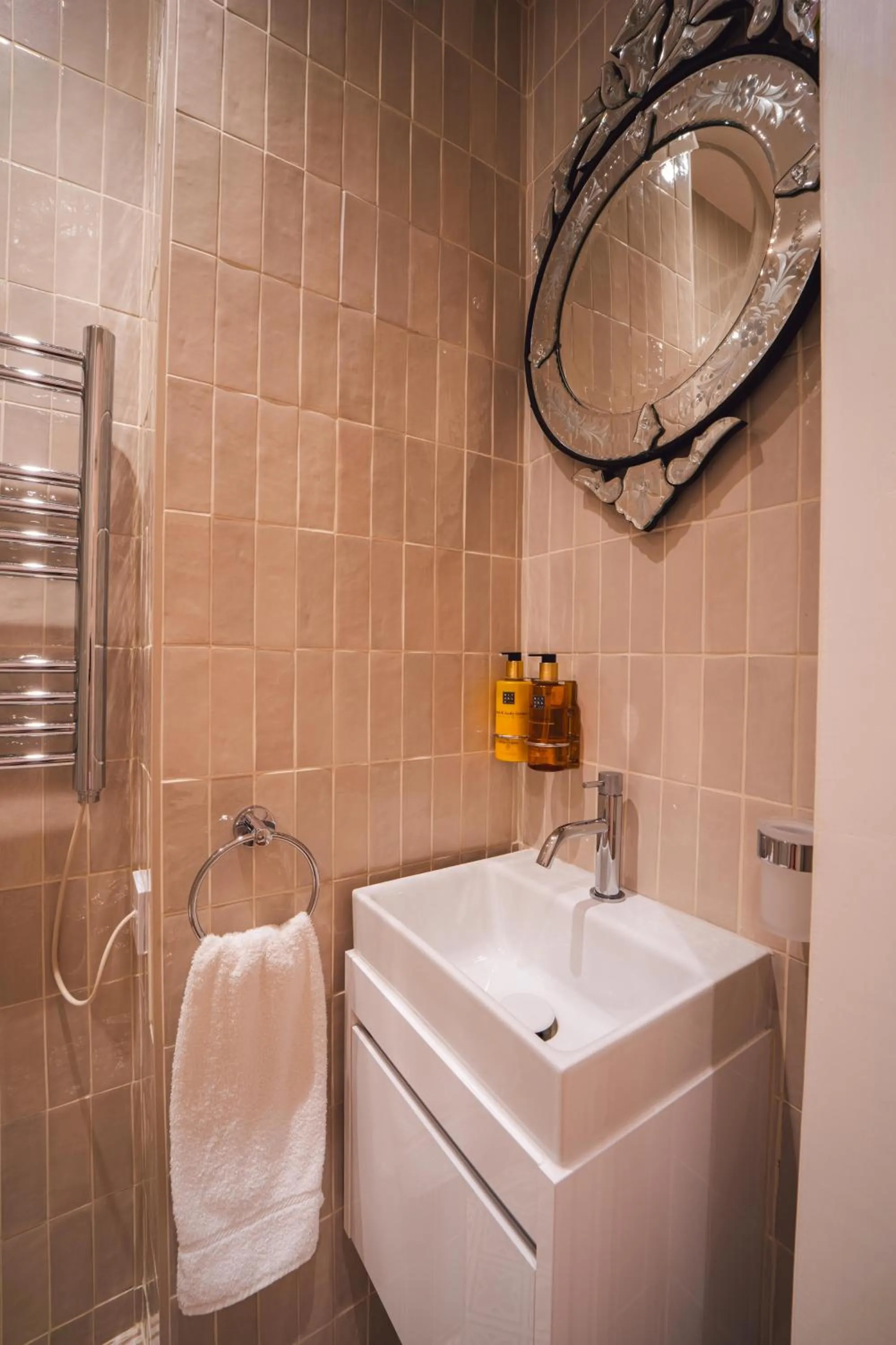 Bathroom in Twenty Nevern Square Hotel